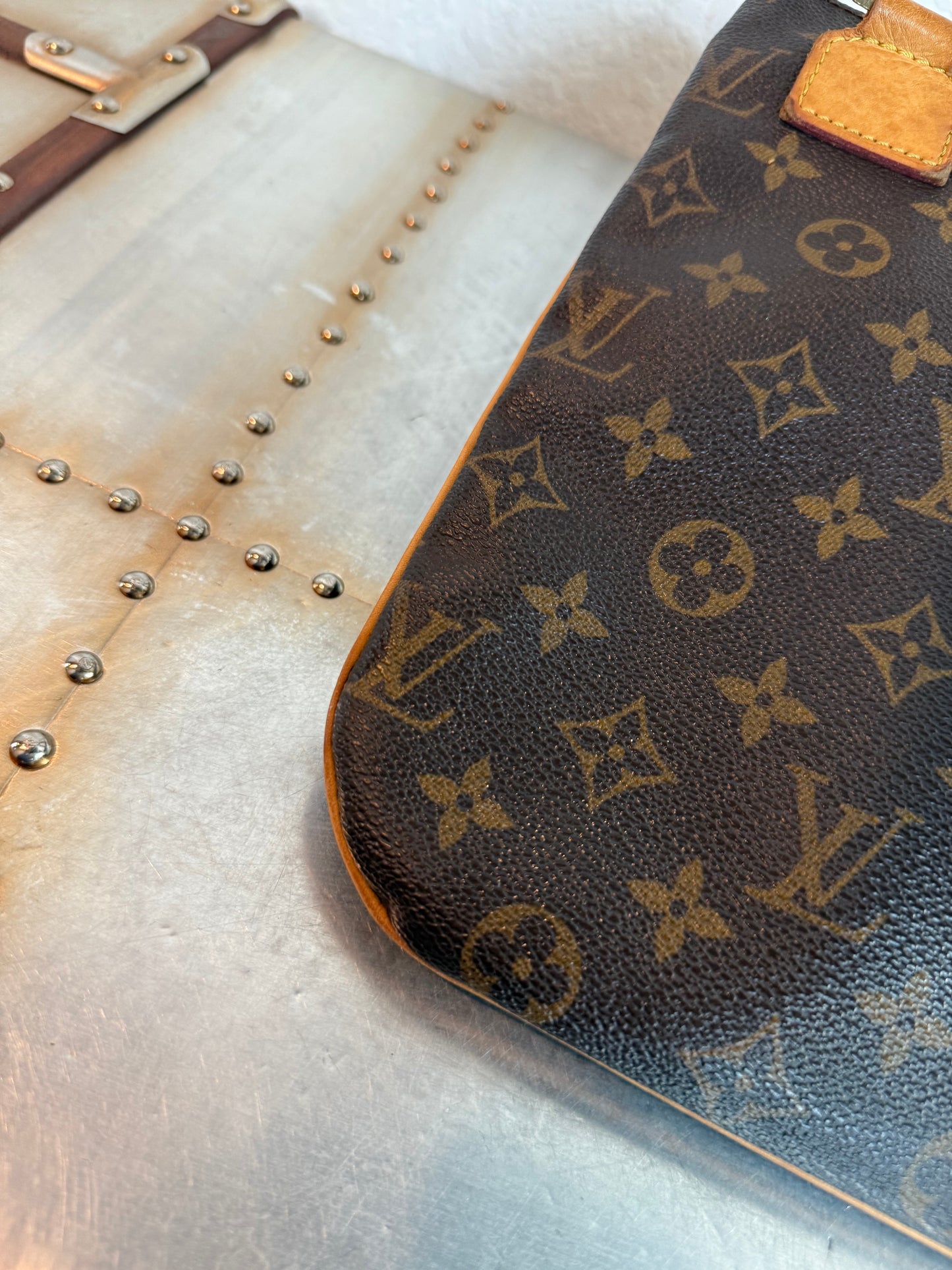 Pre-owned Authentic Louis Vuitton Pochette Bosphore Monogram Shoulder / Crossbody Bag