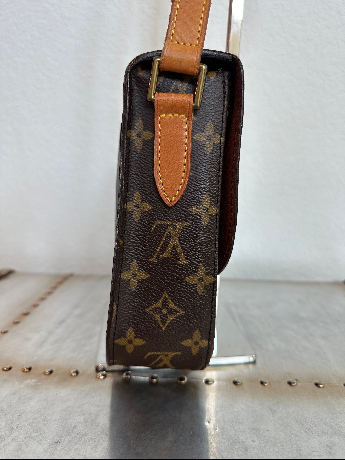 Pre-owned Authentic Louis Vuitton Saint Cloud GM Monogram Crossbody Bag