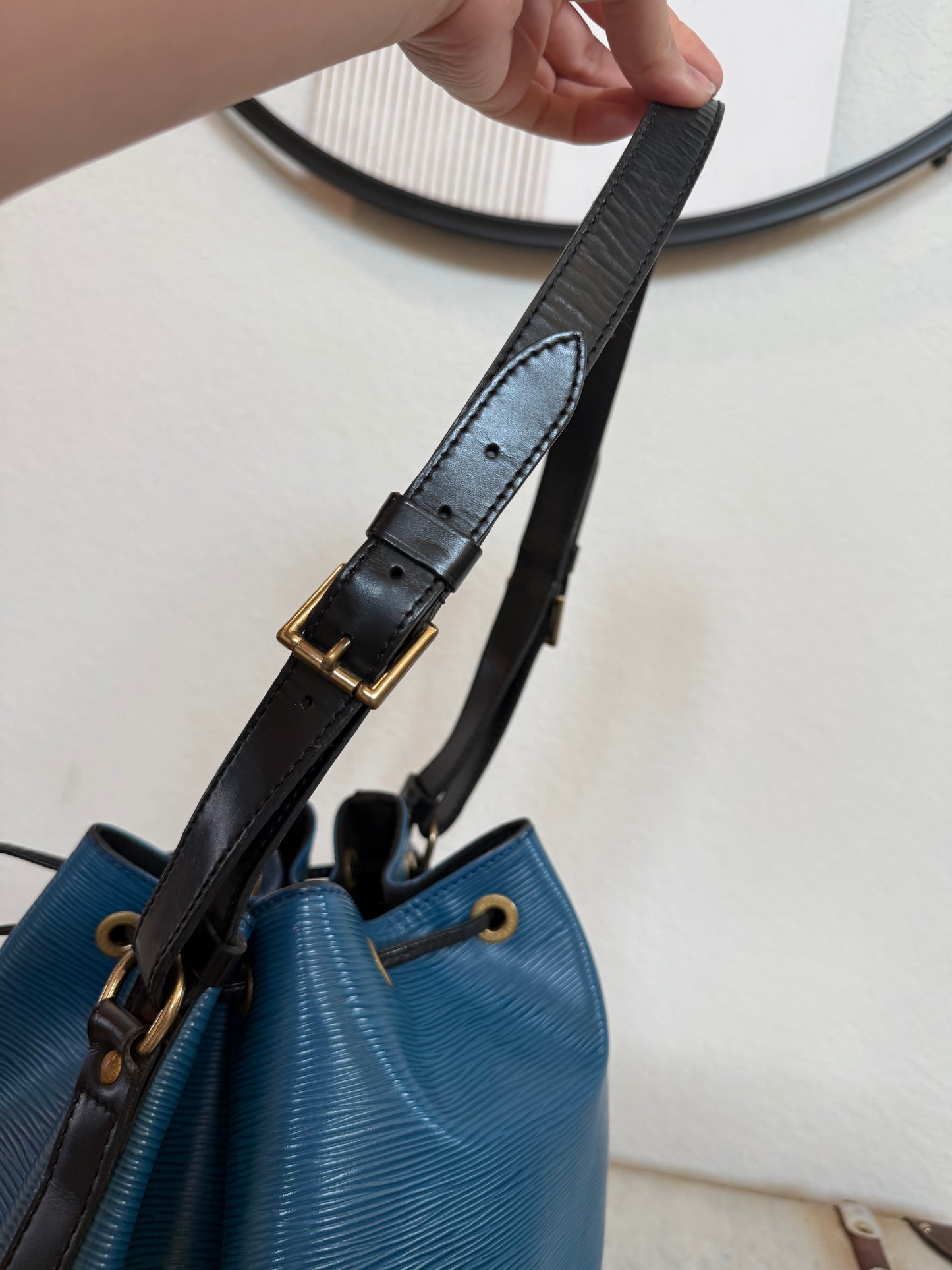 Pre-owned Authentic Louis Vuitton Petite Noe Epi Shoulder Bag