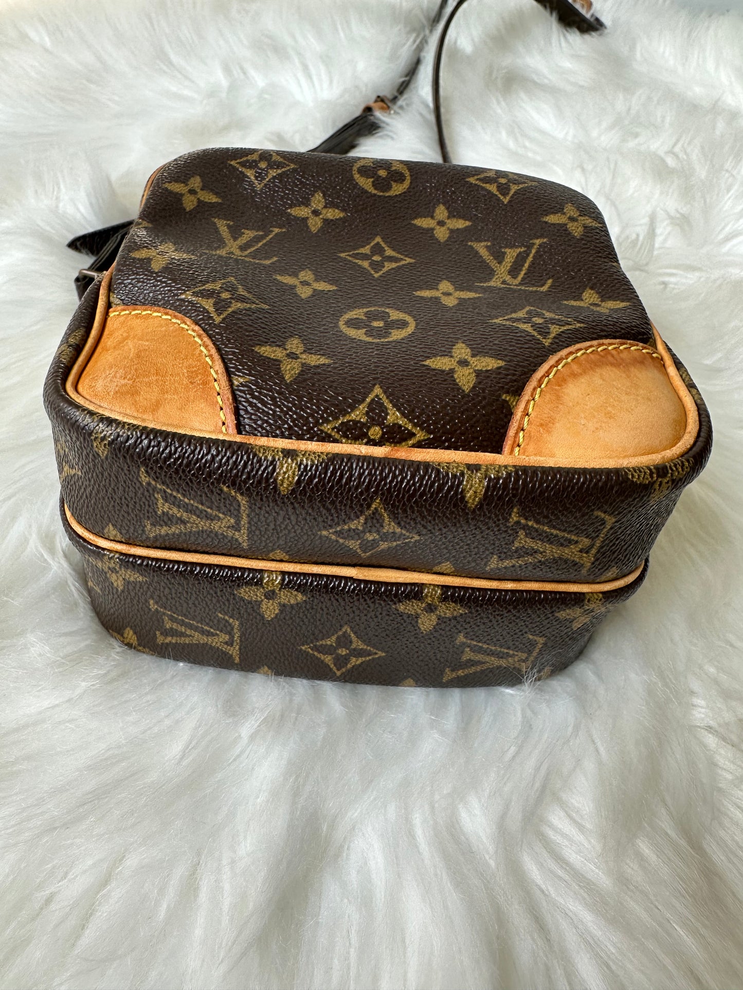 Pre-owned Authentic Louis Vuitton Amazon Monogram Crossbody Bag
