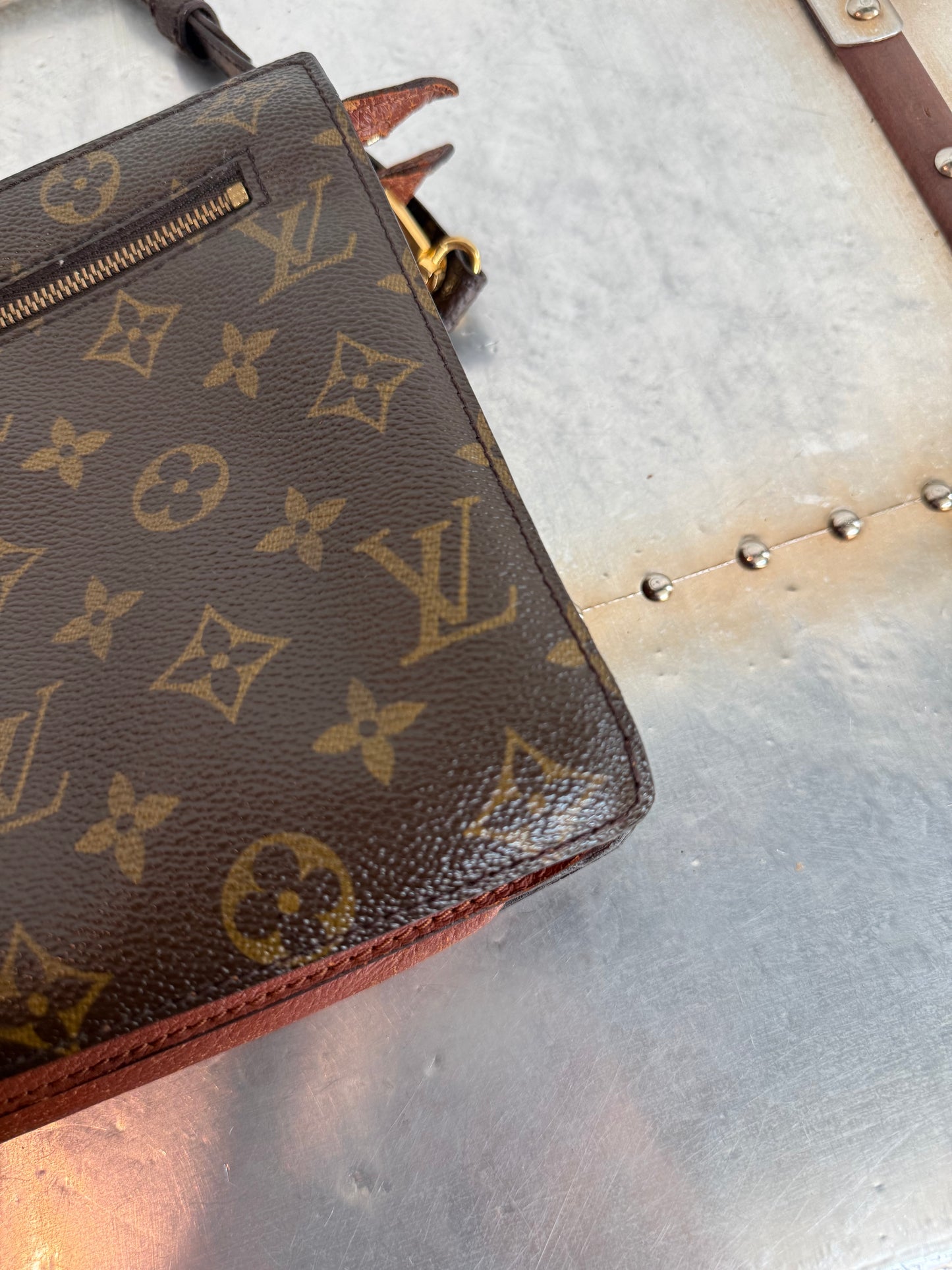 Pre-owned Authentic Louis Vuitton Enghien Monogram Shoulder Bag/ Crossbody Bag