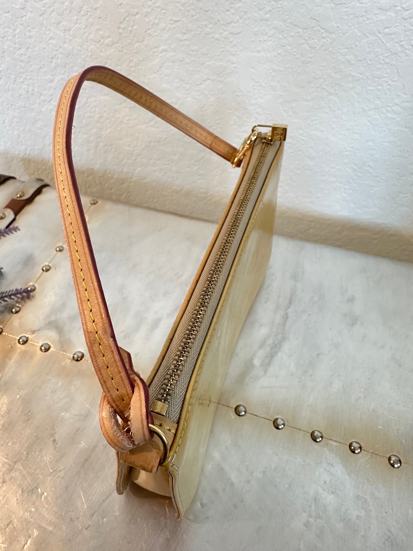 Pre-owned Authentic Louis Vuitton Vernis Lexington Pochette Handbag