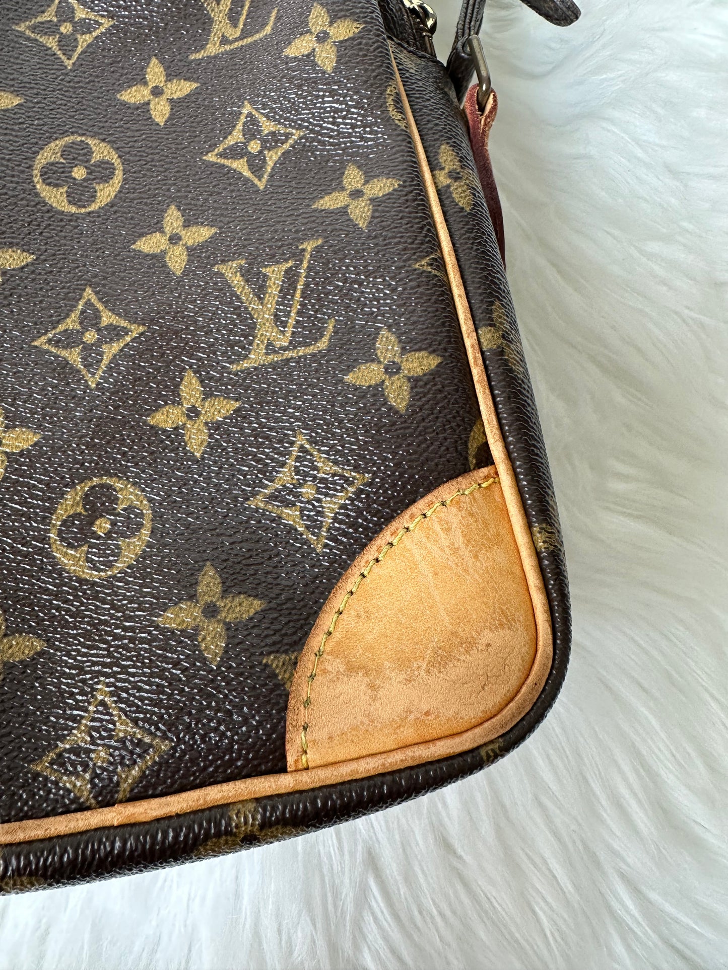 Pre-owned Authentic Louis Vuitton Amazon Monogram Crossbody Bag