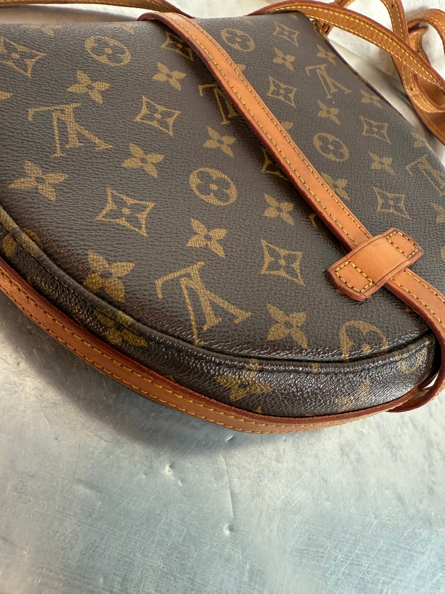 Pre-owned Authentic Louis Vuitton Chantilly MM Monogram Crossbody Bag