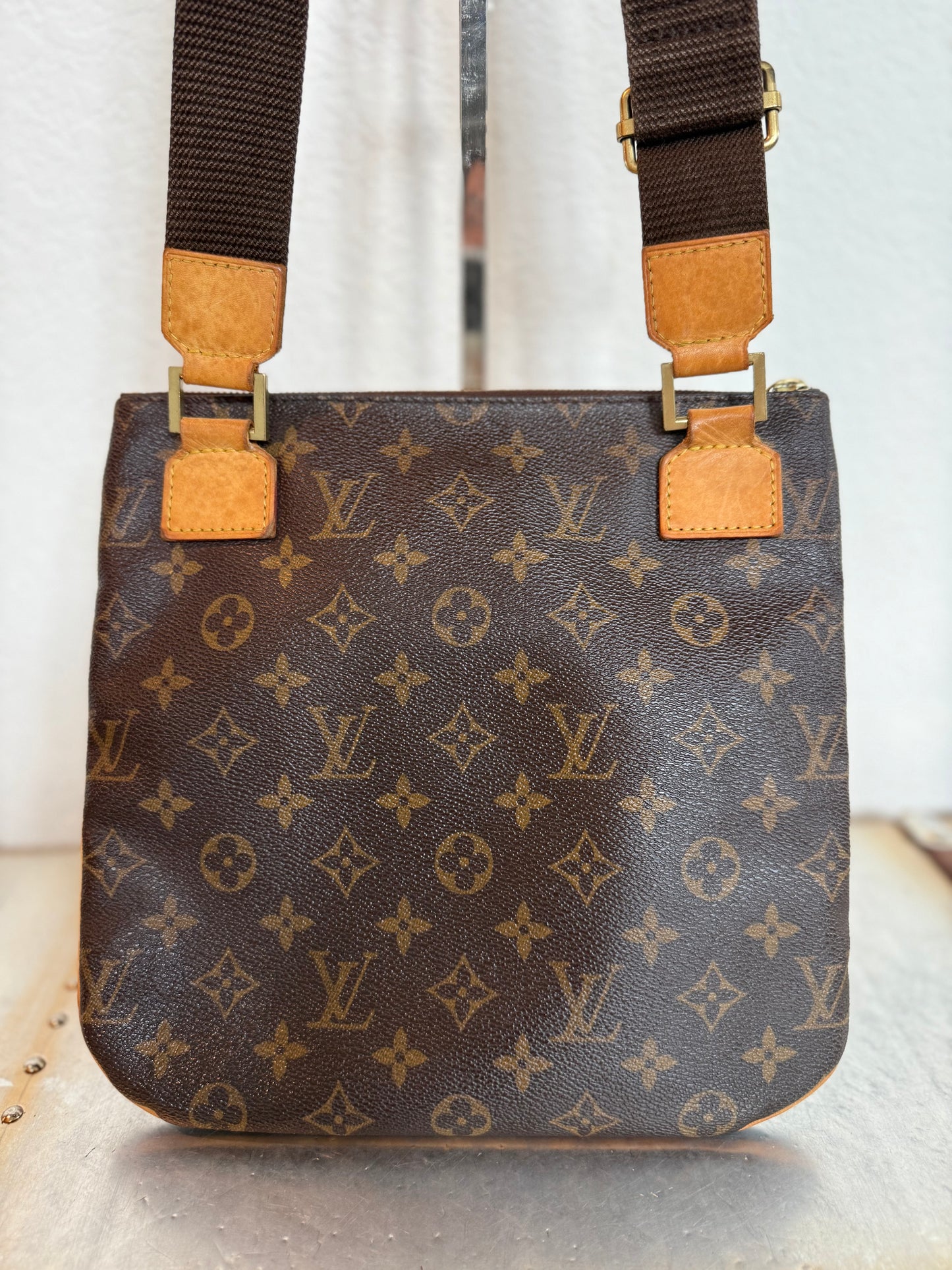 Pre-owned Authentic Louis Vuitton Pochette Bosphore Monogram Shoulder / Crossbody Bag