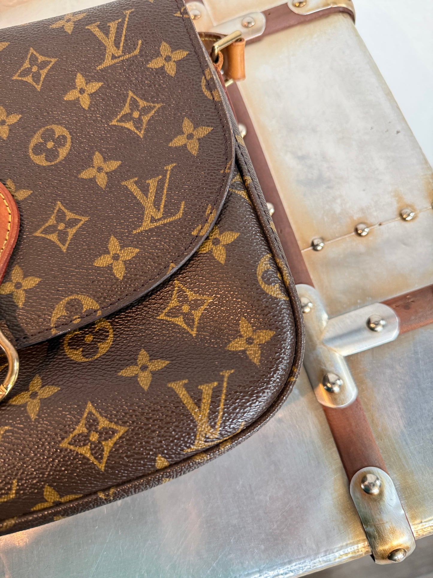 Pre-owned Authentic Louis Vuitton Saint Cloud GM Monogram Crossbody Bag