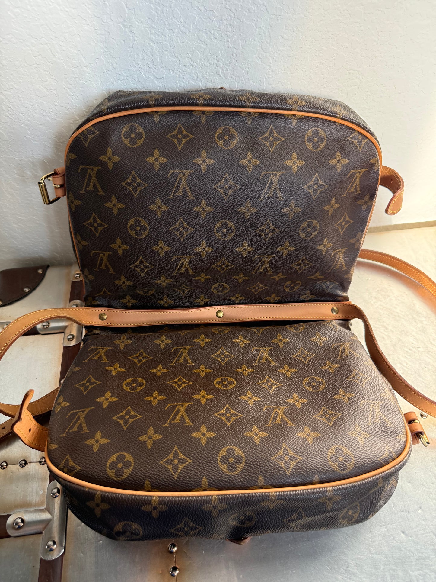 Pre-owned Authentic Louis Vuitton Saumur 30 Monogram Crossbody Bag