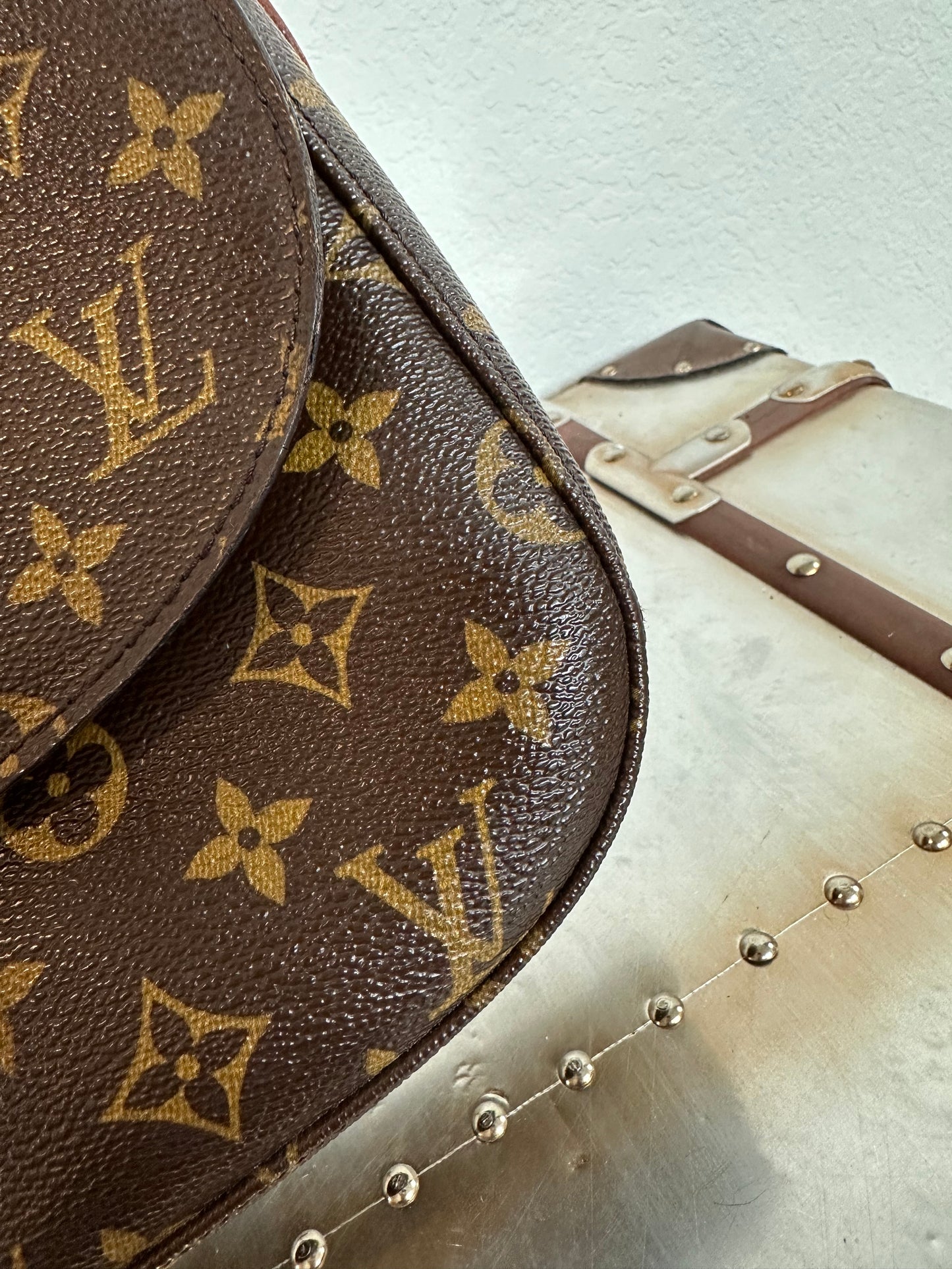 Pre-owned Authentic Louis Vuitton Saint Cloud GM Monogram Crossbody Bag
