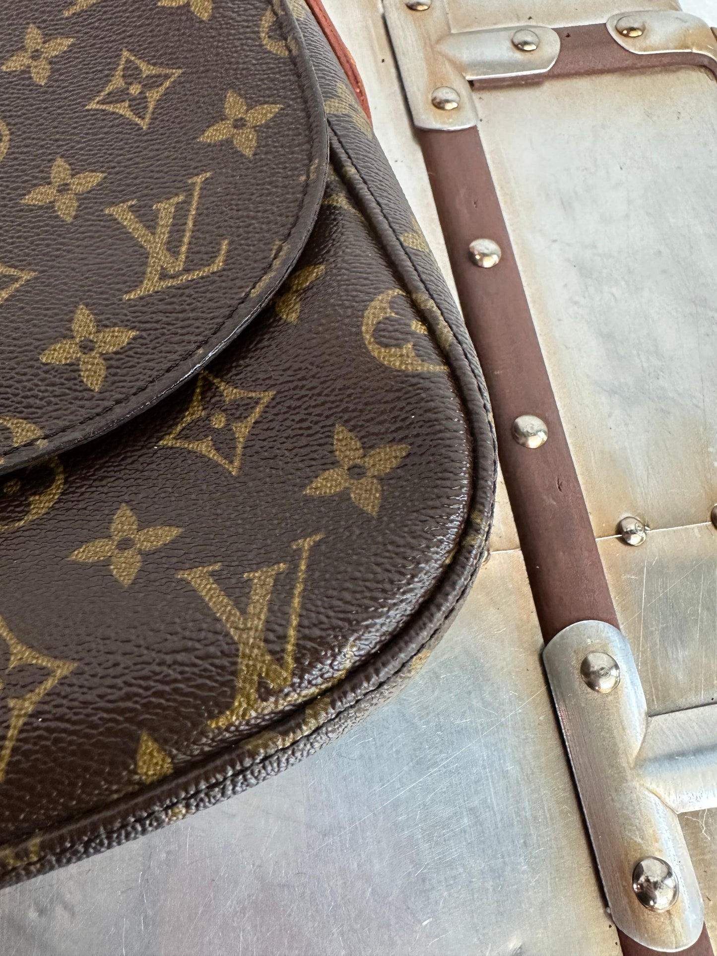 Pre-owned Authentic Louis Vuitton Saint Cloud GM Monogram Crossbody Bag