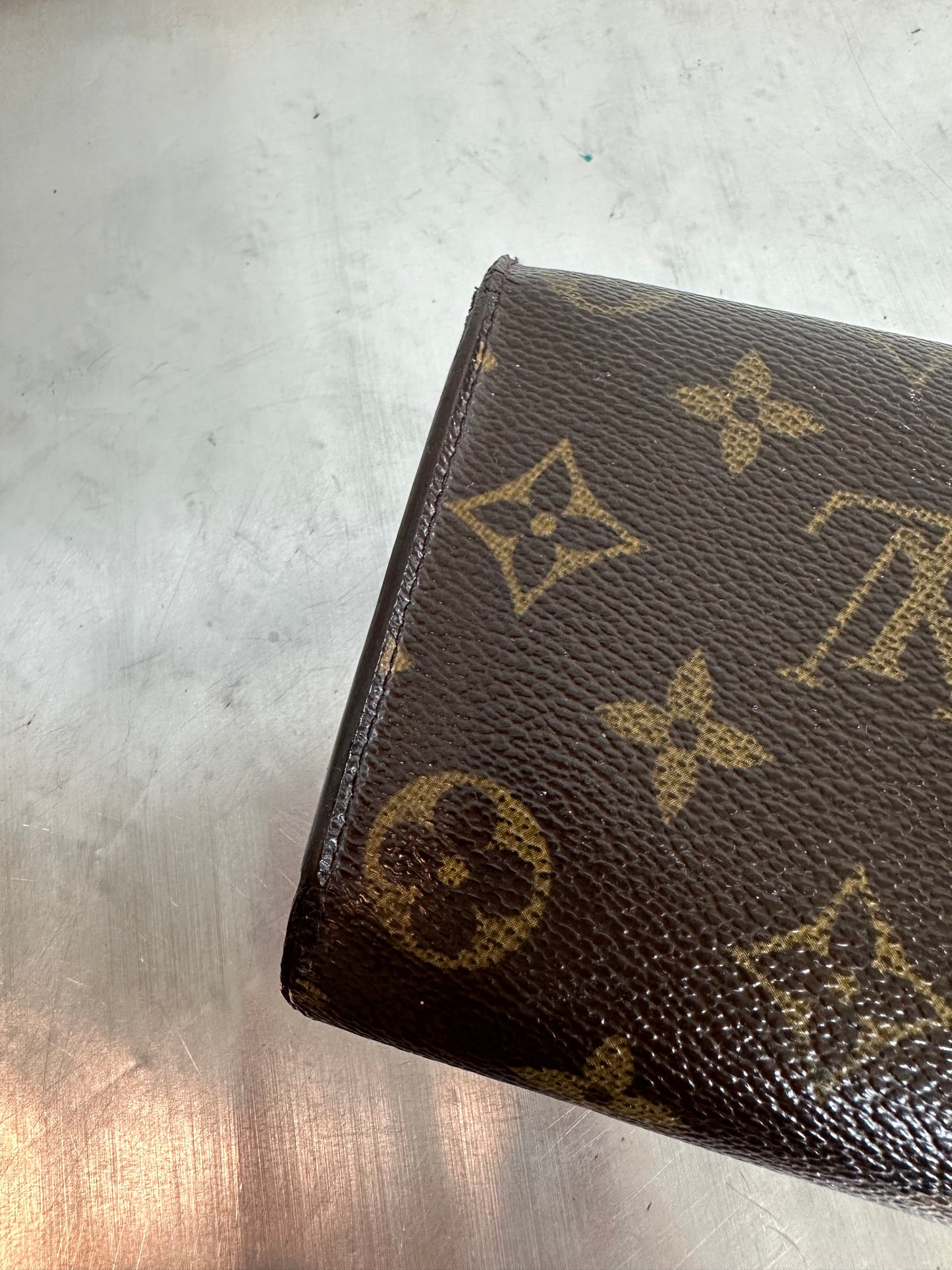 Pre-owned Authentic Louis Vuitton Portefeuille International Monogram Wallet