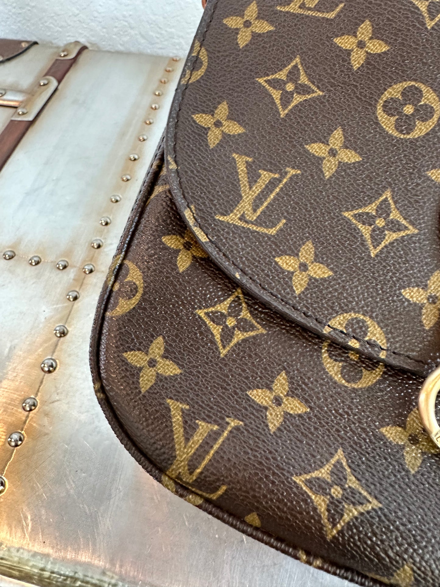 Pre-owned Authentic Louis Vuitton Saint Cloud GM Monogram Crossbody Bag