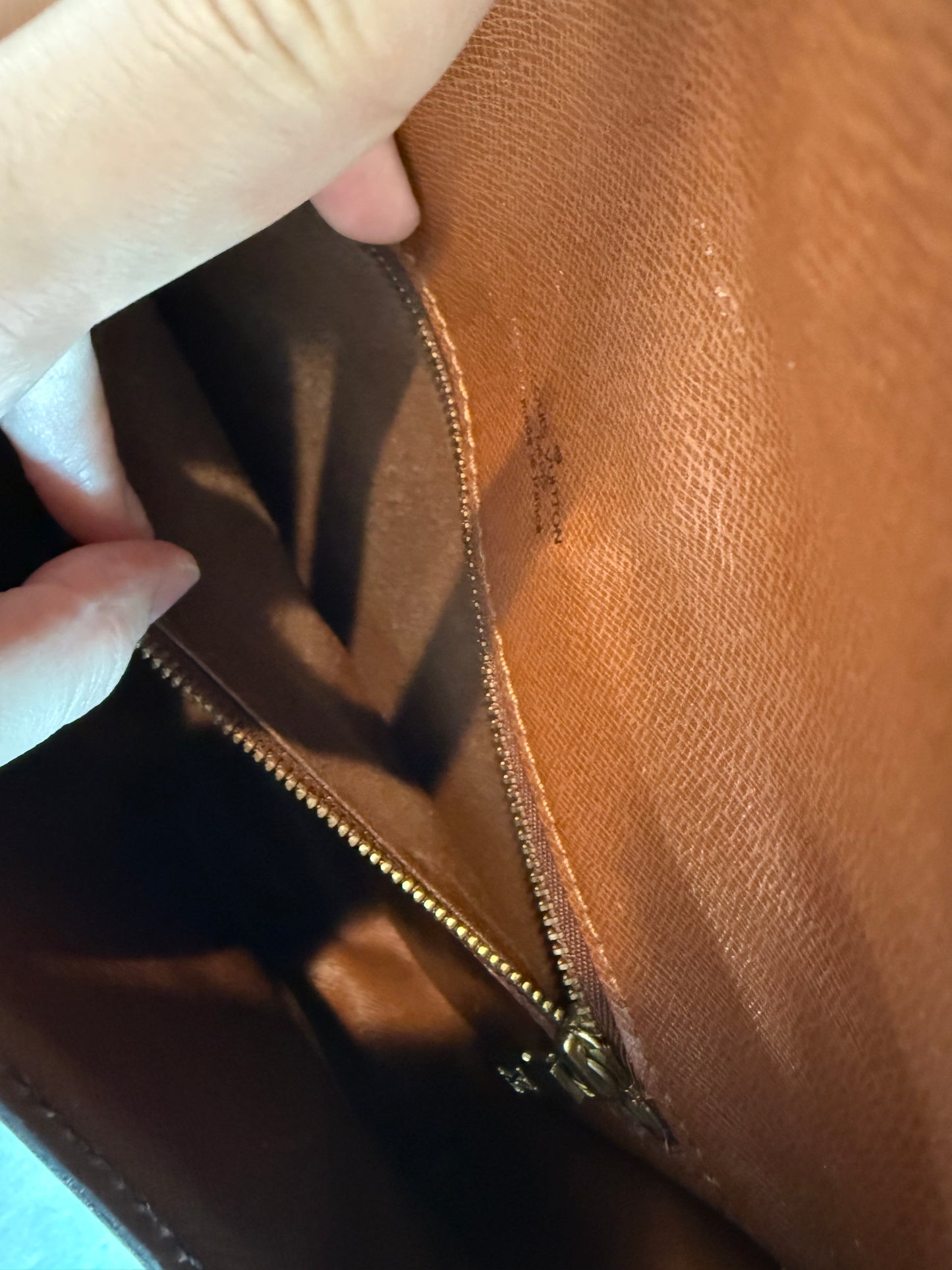 Pre-owned Authentic Louis Vuitton Saint Cloud GM Monogram Crossbody Bag
