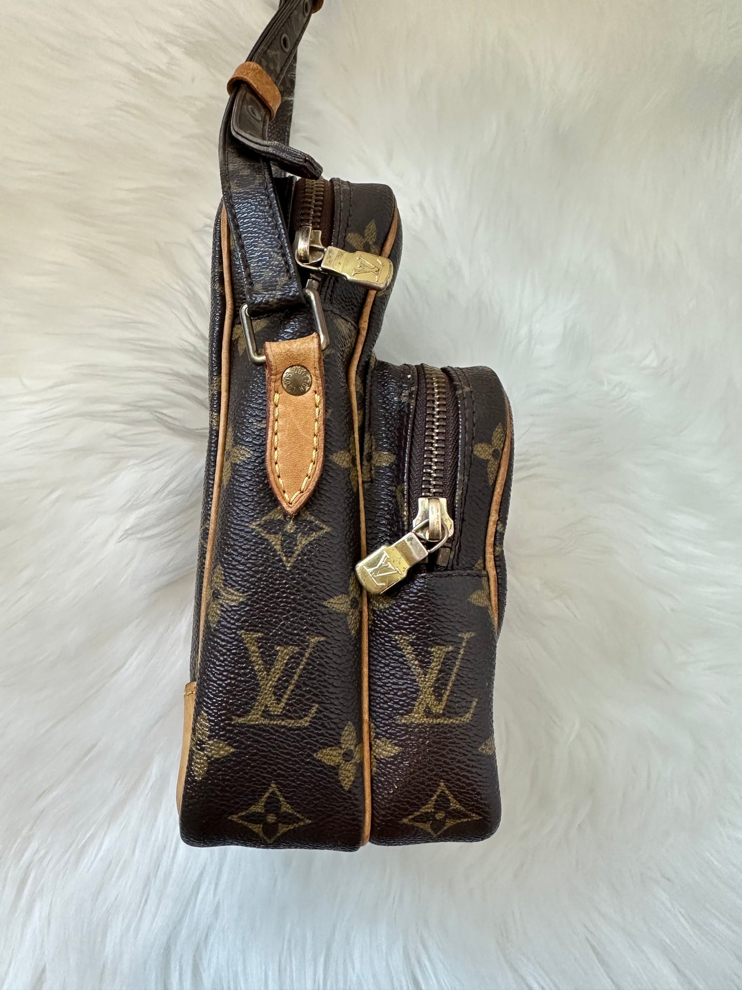 Pre-owned Authentic Louis Vuitton Amazon Monogram Crossbody Bag