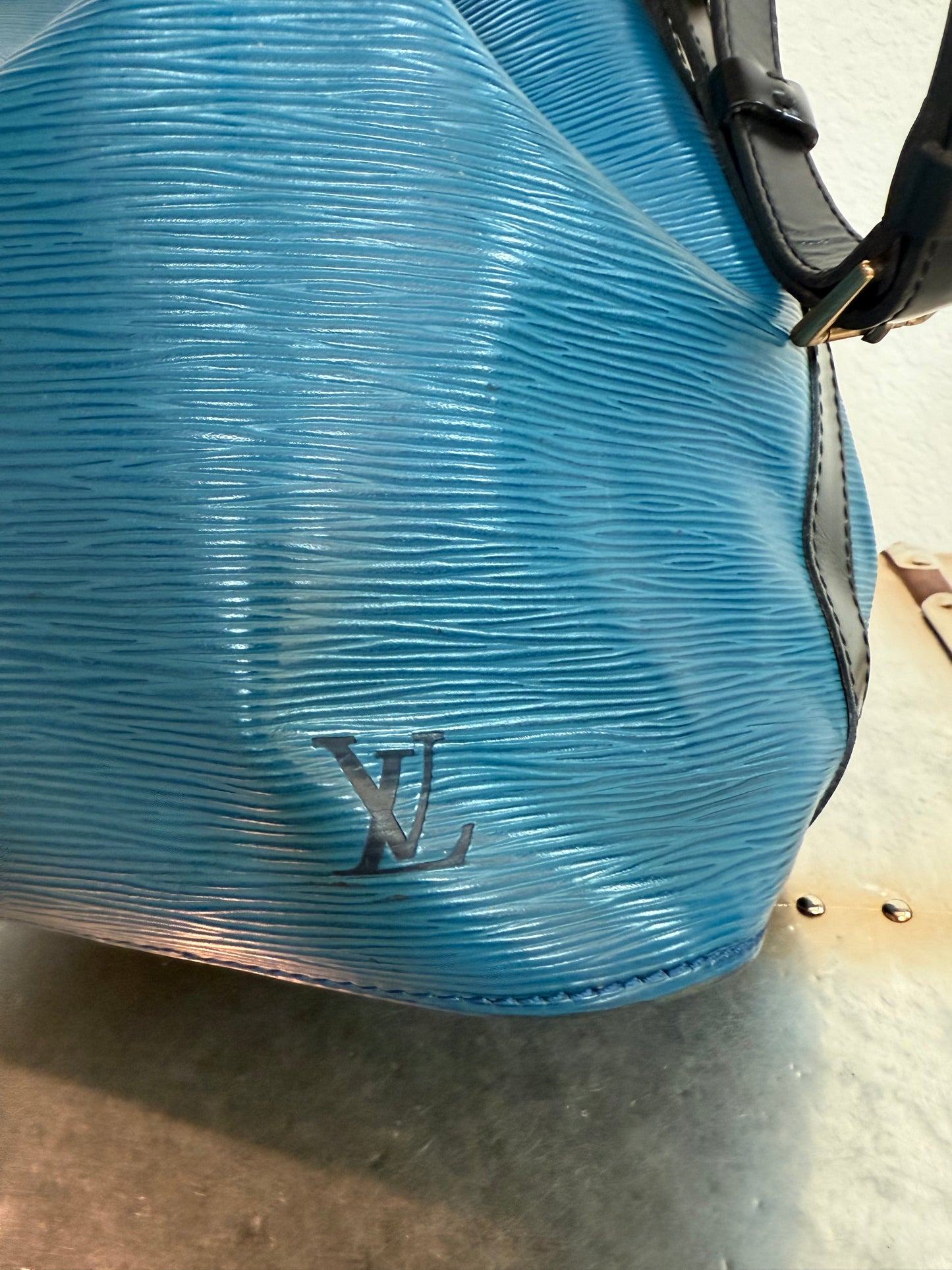 Pre-owned Authentic Louis Vuitton Petite Noe Epi Shoulder Bag