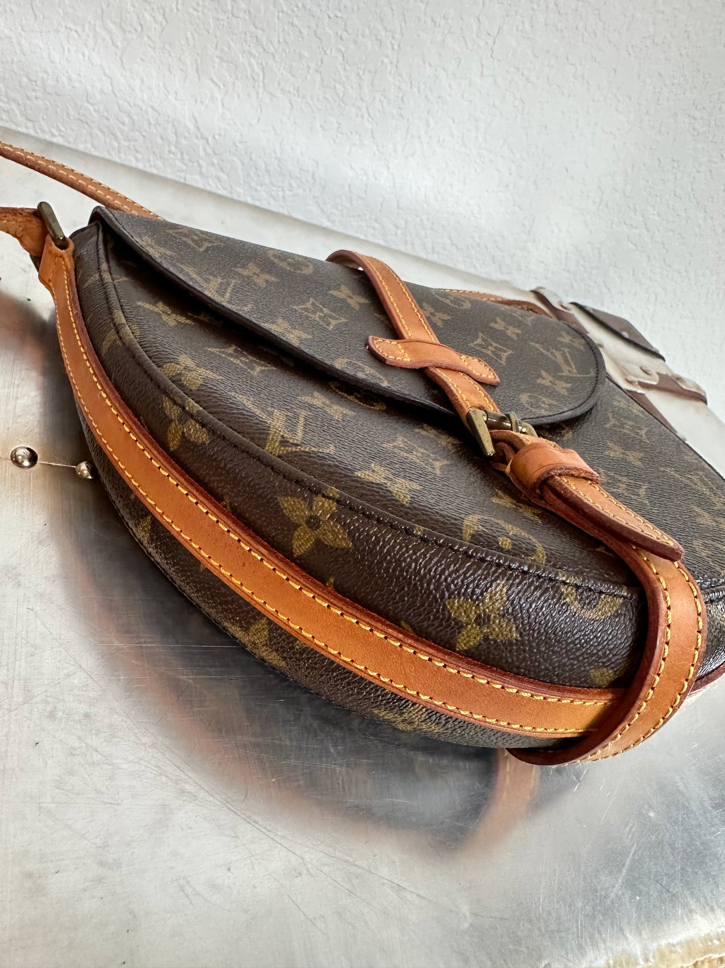 Pre-owned Authentic Louis Vuitton Chantilly MM Monogram Crossbody Bag