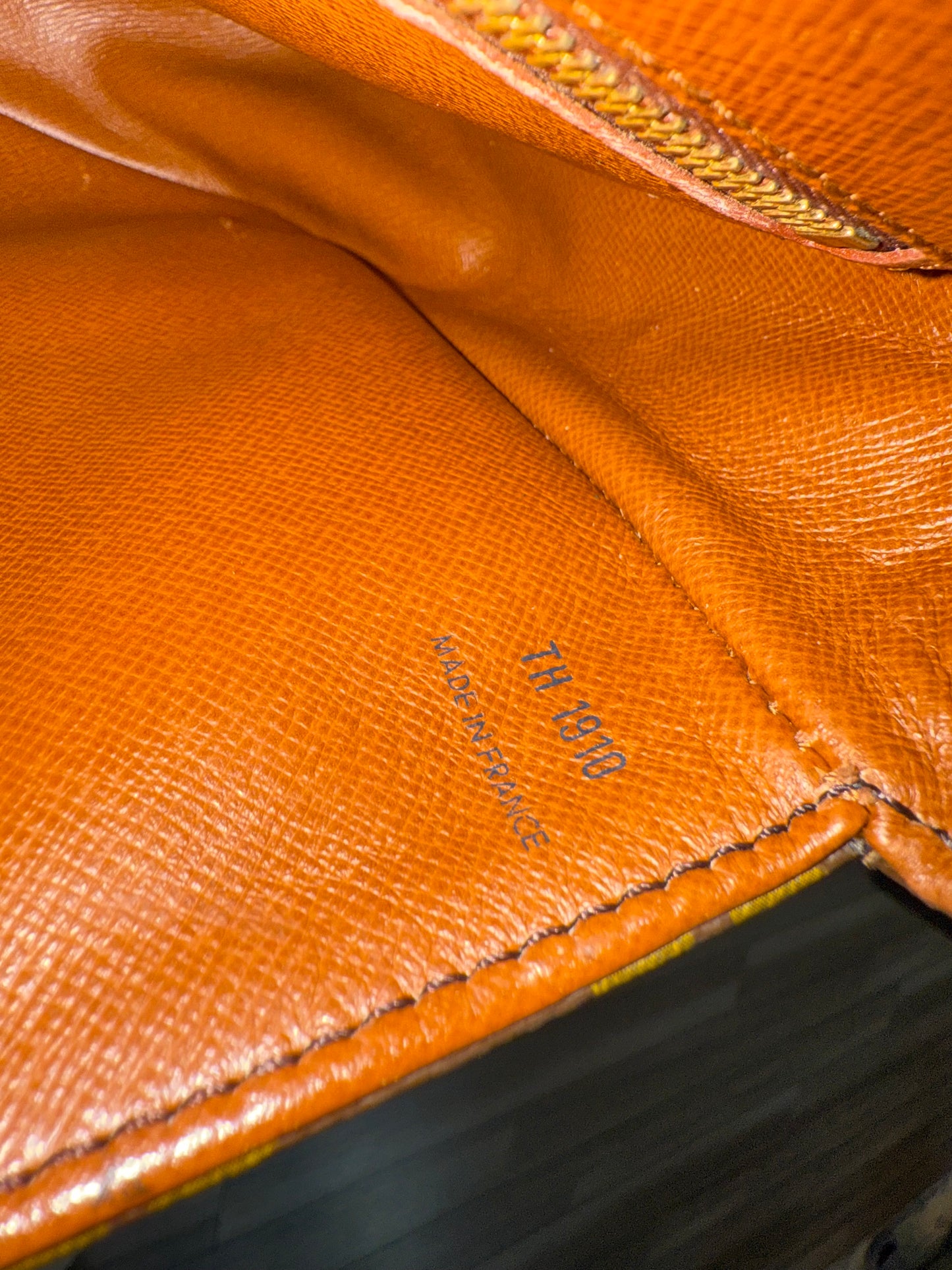 Pre-owned Authentic Louis Vuitton Saint Cloud GM Monogram Crossbody Bag