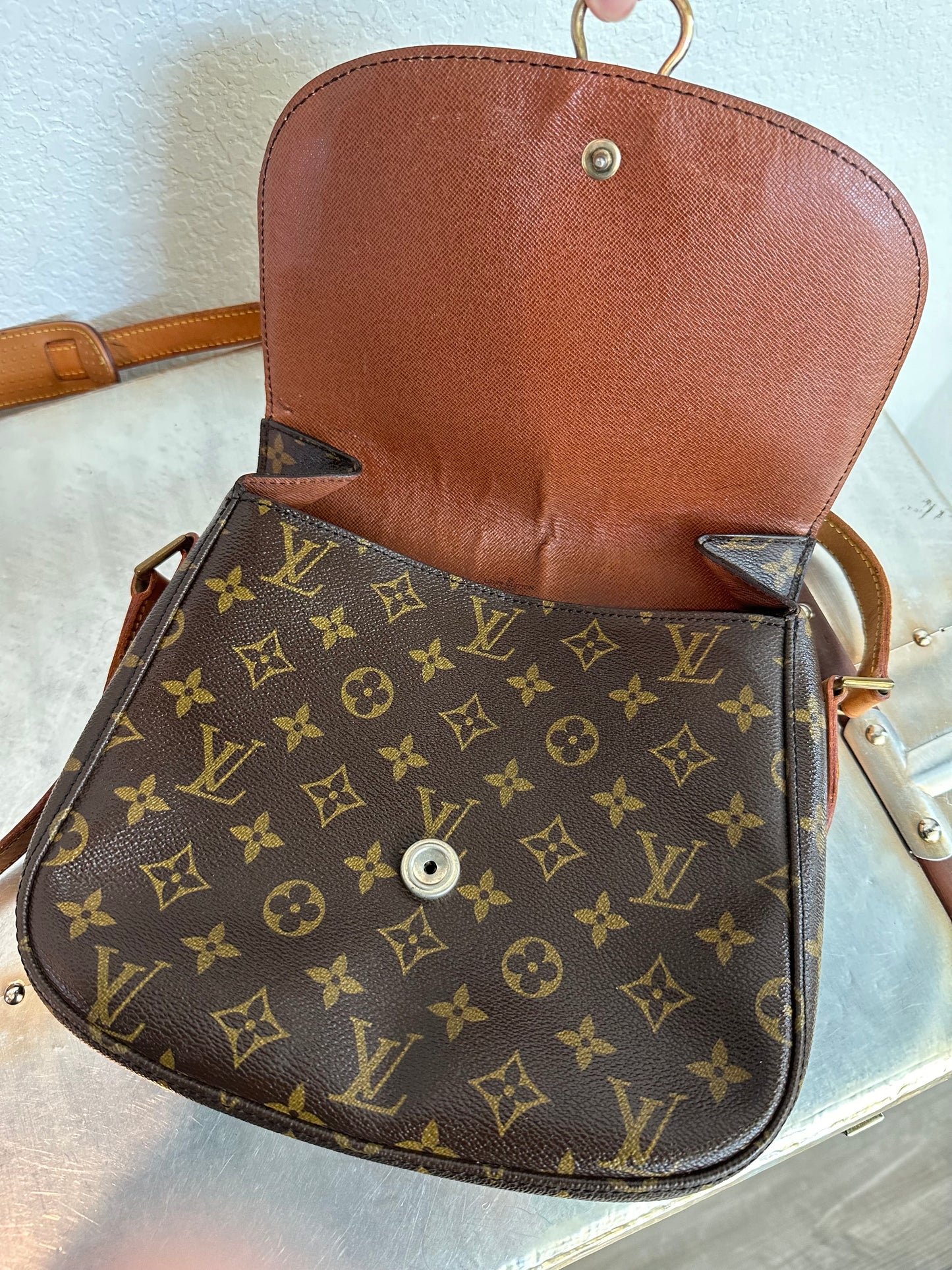 Pre-owned Authentic Louis Vuitton Saint Cloud GM Monogram Crossbody Bag