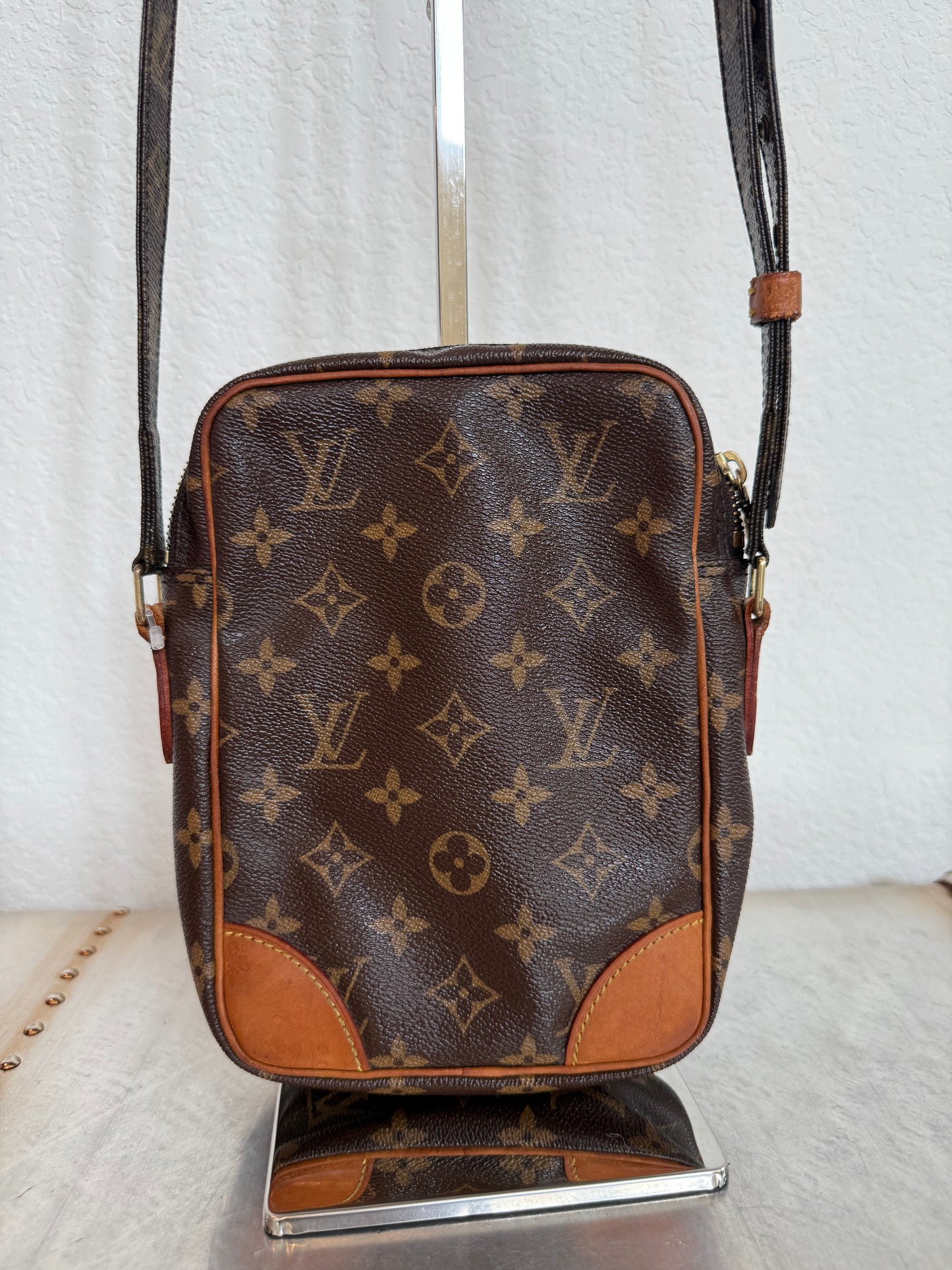 Pre-owned Authentic Louis Vuitton Danube Monogram Crossbody Bag