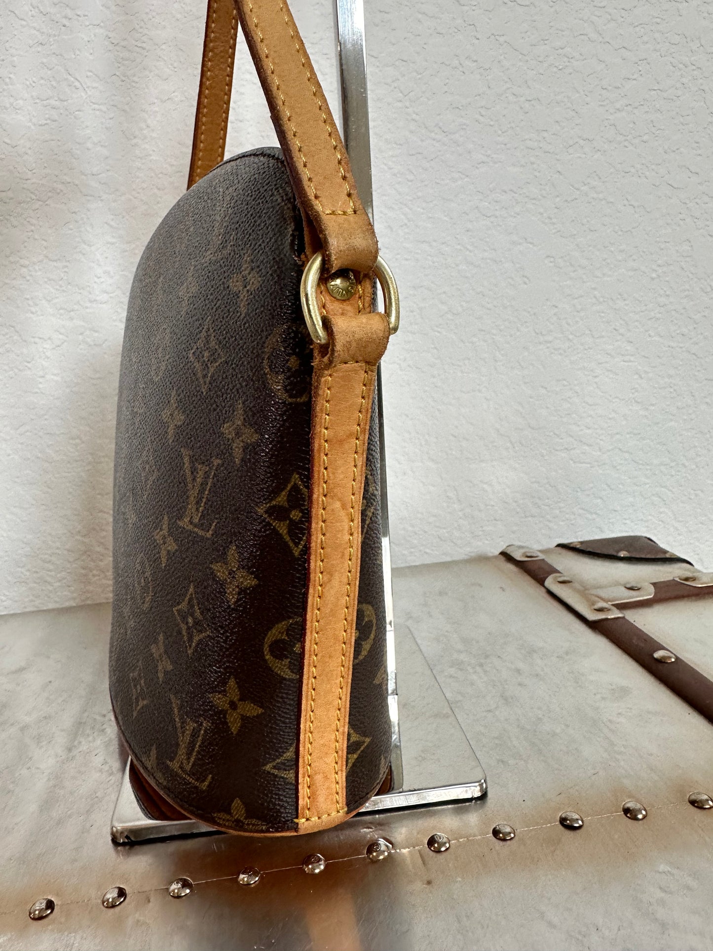 Pre-owned Authentic Louis Vuitton Drouot Monogram Crossbody Bag