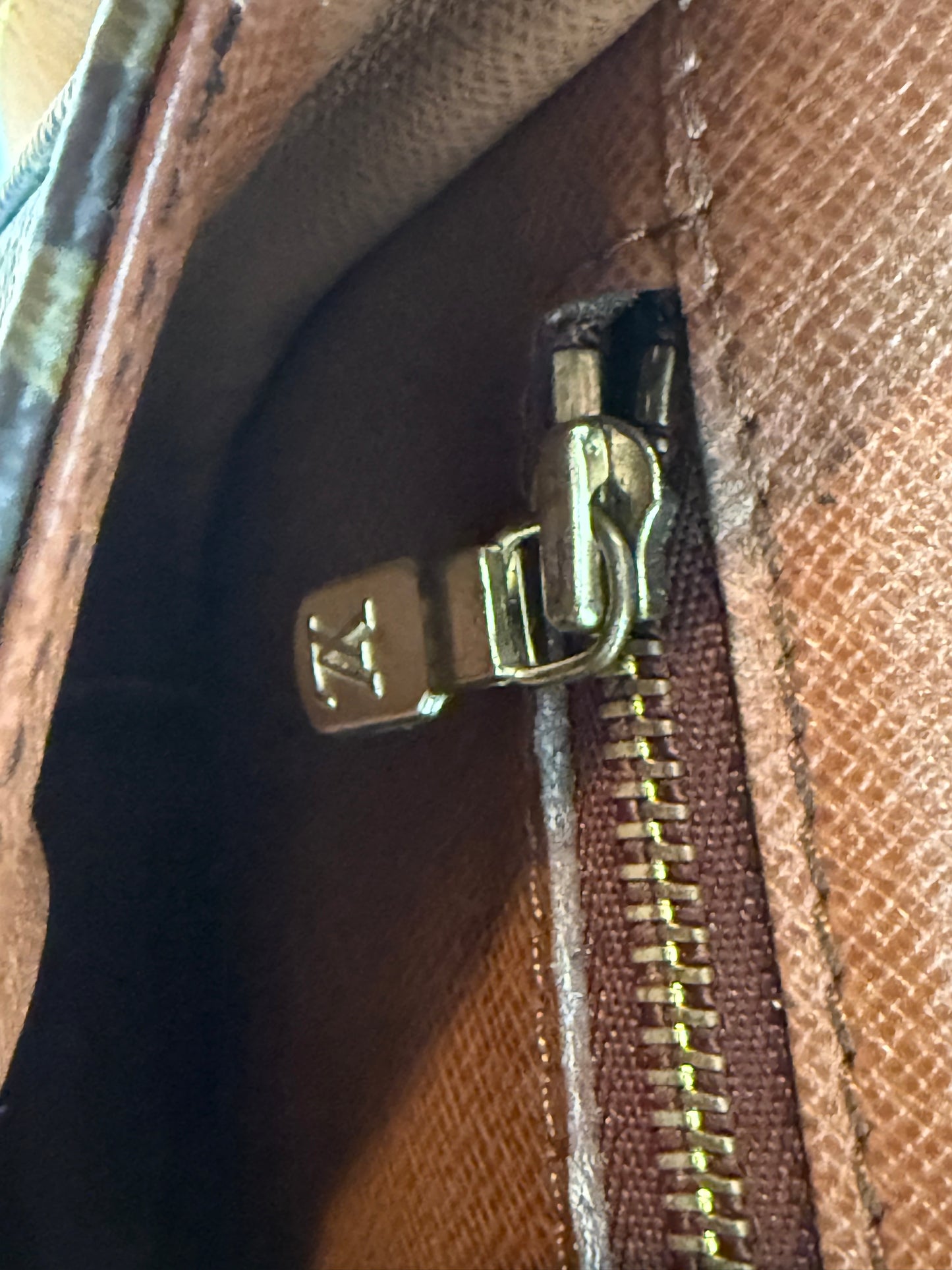Pre-owned Authentic Louis Vuitton Chantilly PM Monogram Crossbody Bag