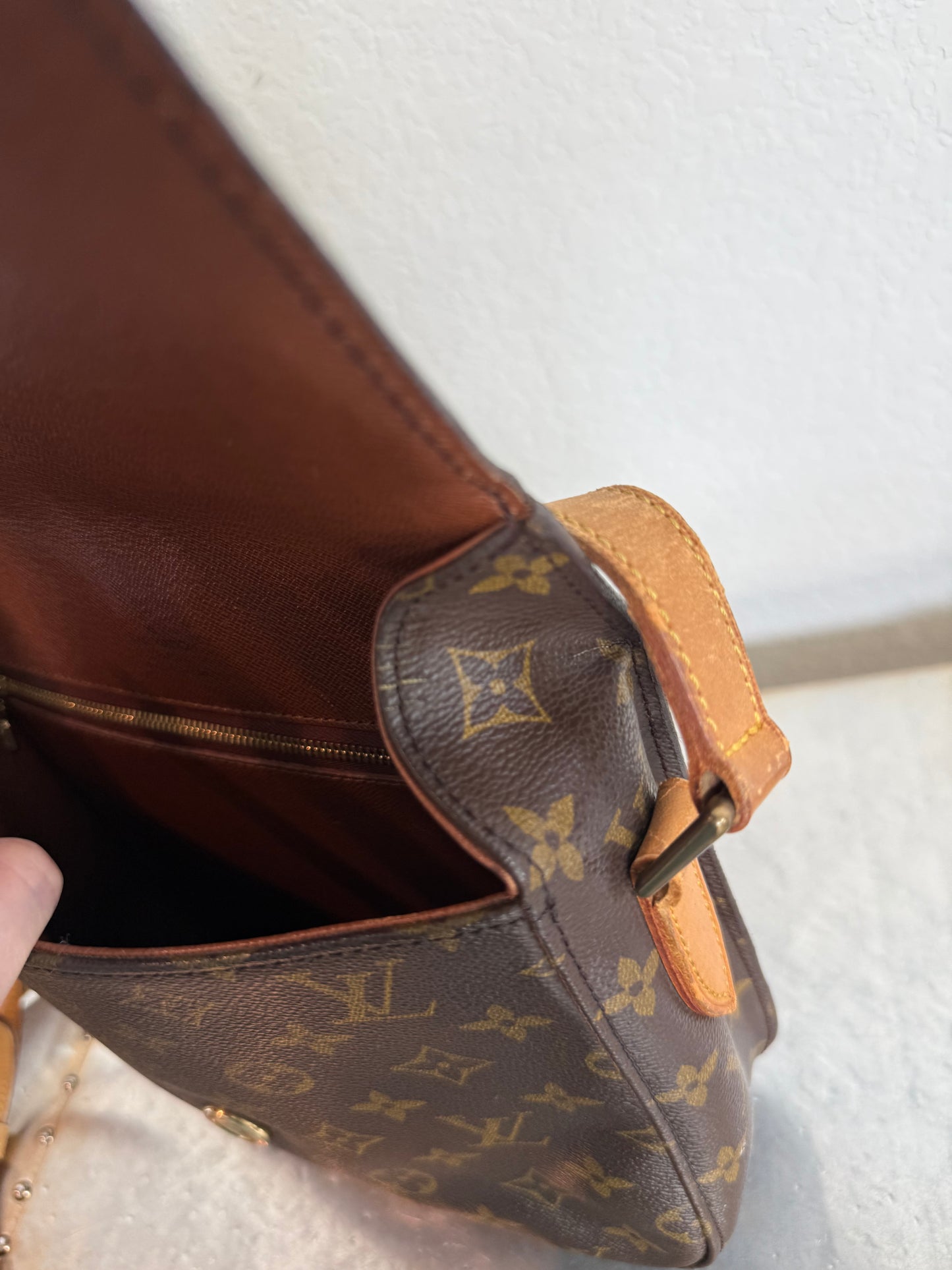 Pre-owned Authentic Louis Vuitton Saint Cloud GM Monogram Crossbody Bag
