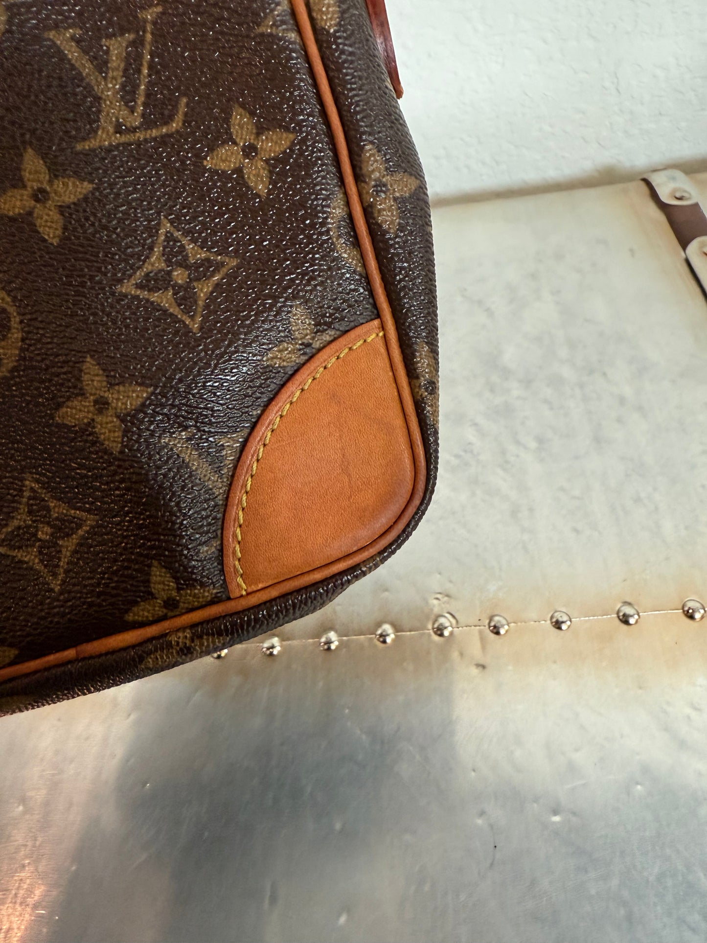 Pre-owned Authentic Louis Vuitton Danube Monogram Crossbody Bag