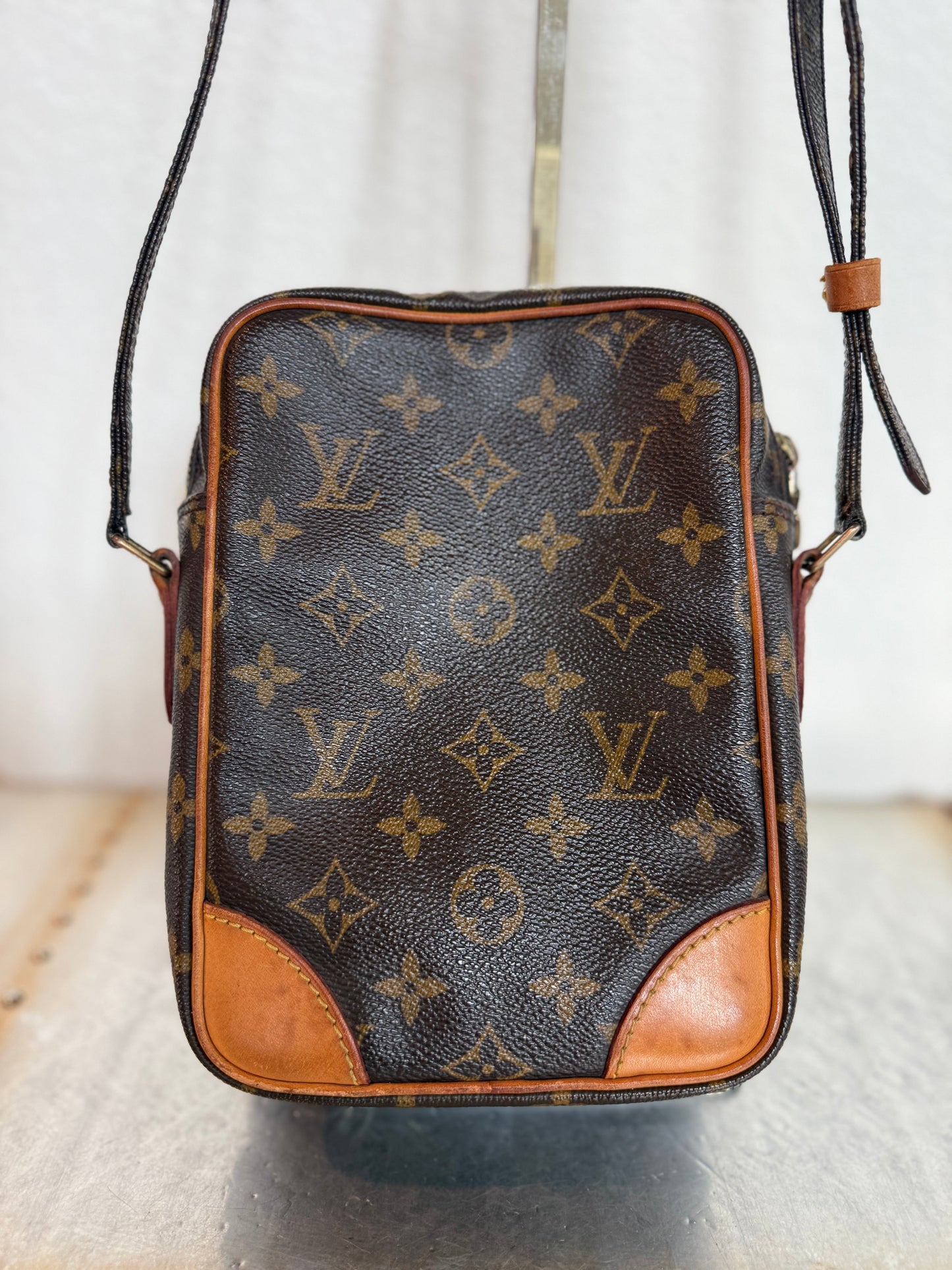 Pre-owned Authentic Louis Vuitton Amazon Monogram Crossbody Bag