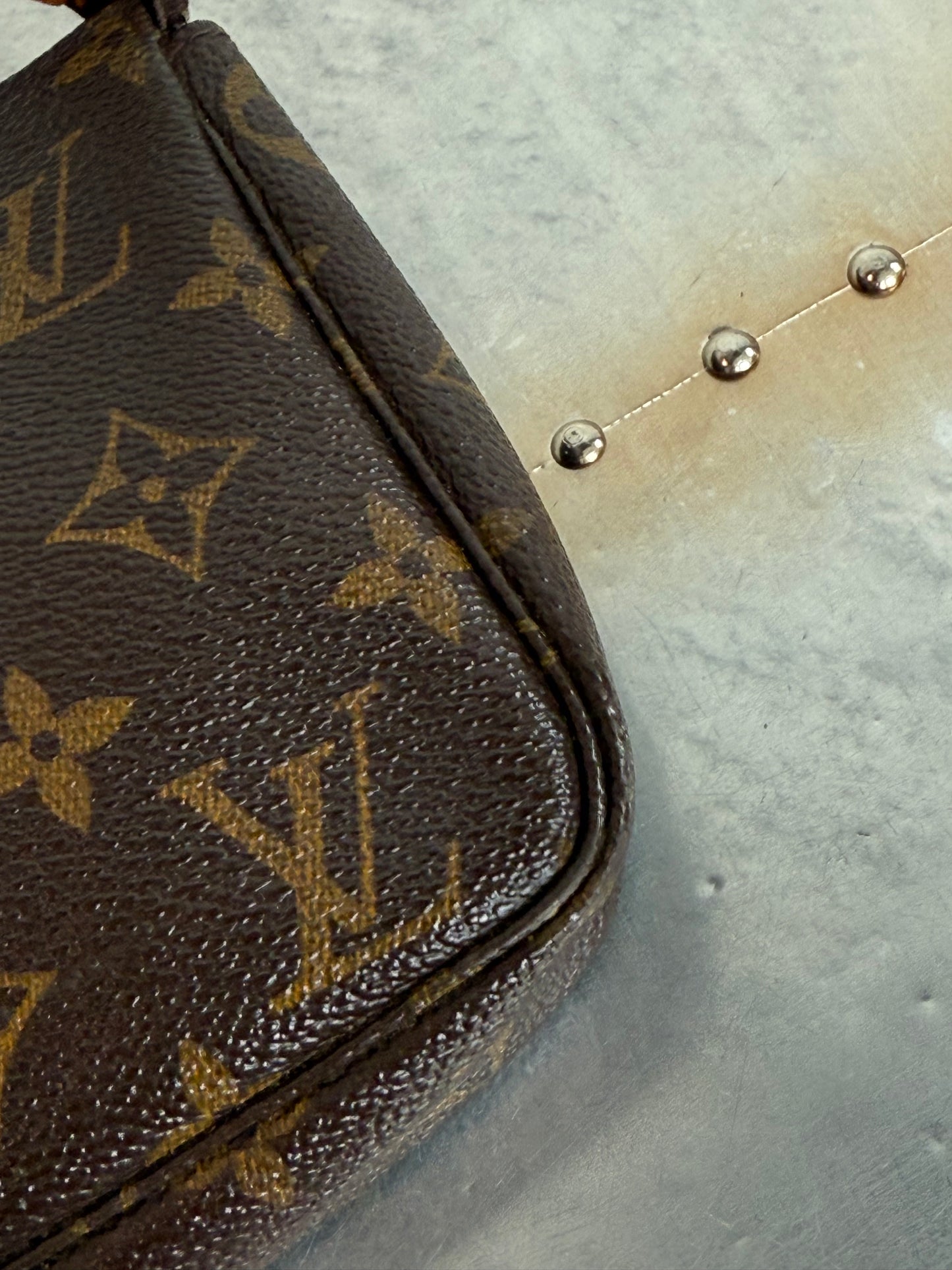 Pre-owned Authentic Louis Vuitton Pochette Accessoires Monogram Shoulder / Handbag