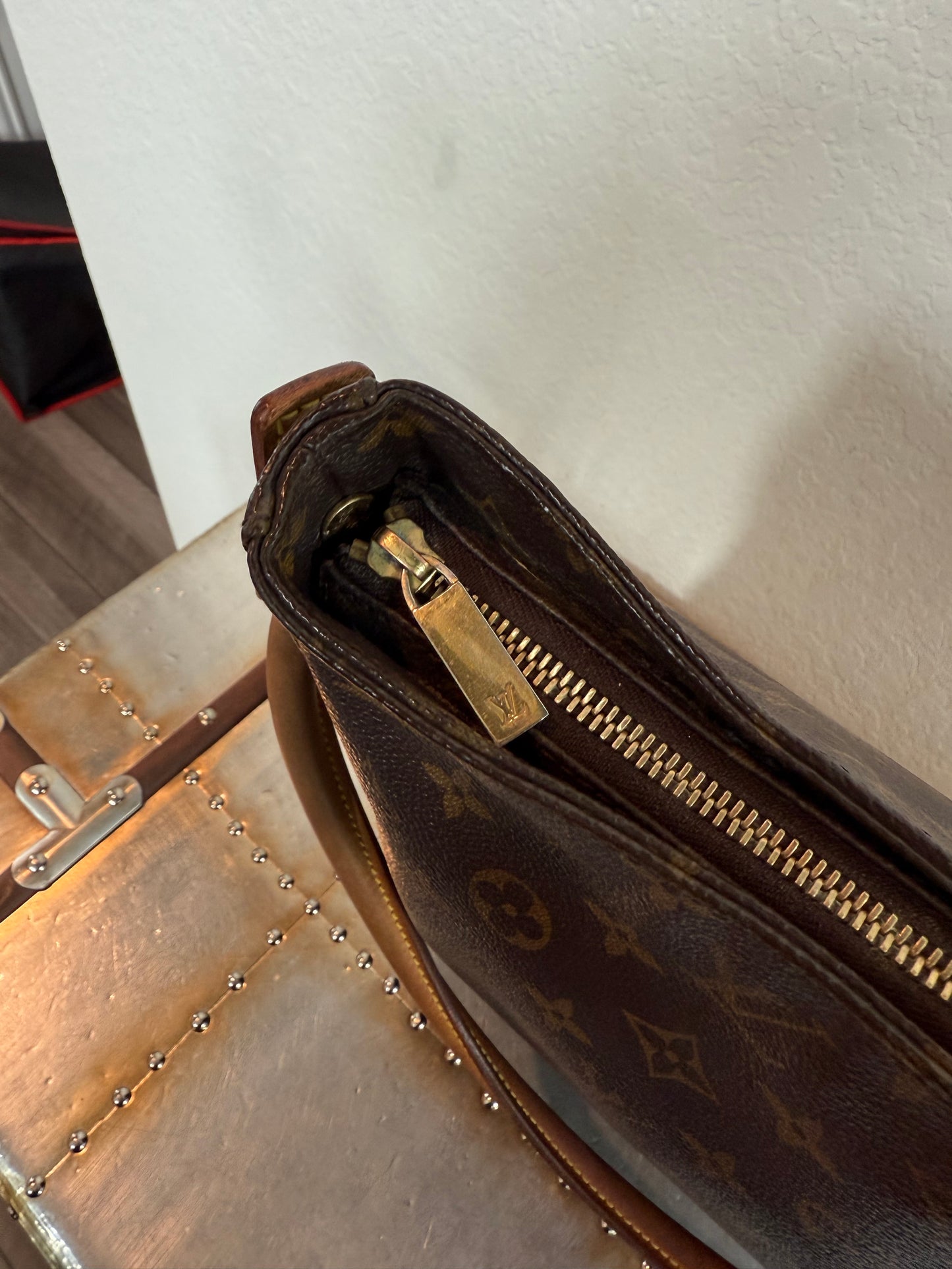 Pre-owned Authentic Louis Vuitton Looping GM Monogram Shoulder Bag