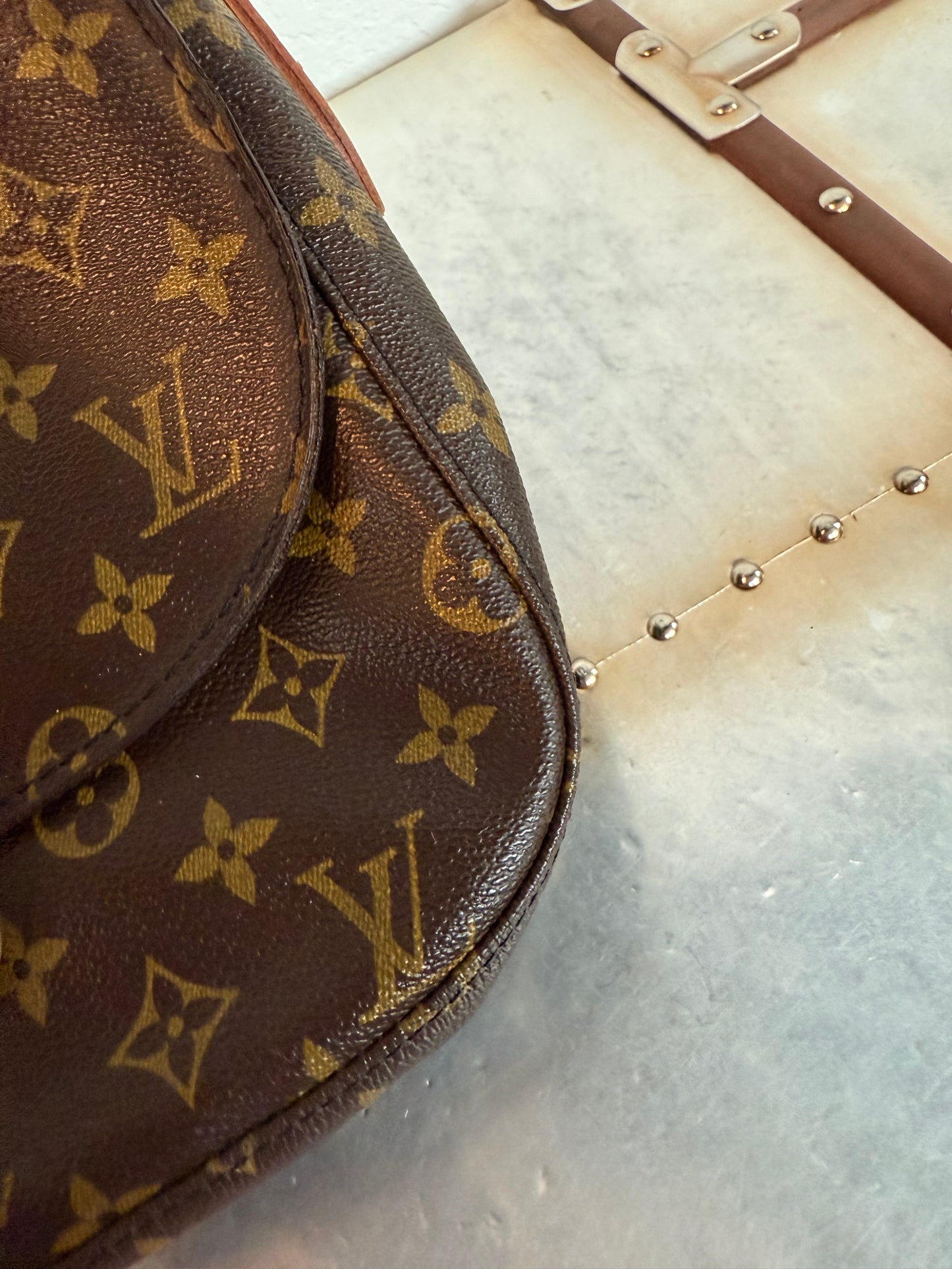 Pre-owned Authentic Louis Vuitton Saint Cloud GM Monogram Crossbody Bag