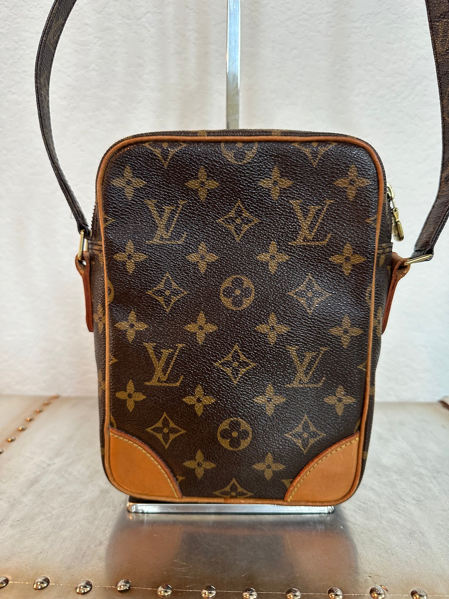Pre-owned Authentic Louis Vuitton Amazon Monogram Crossbody Bag