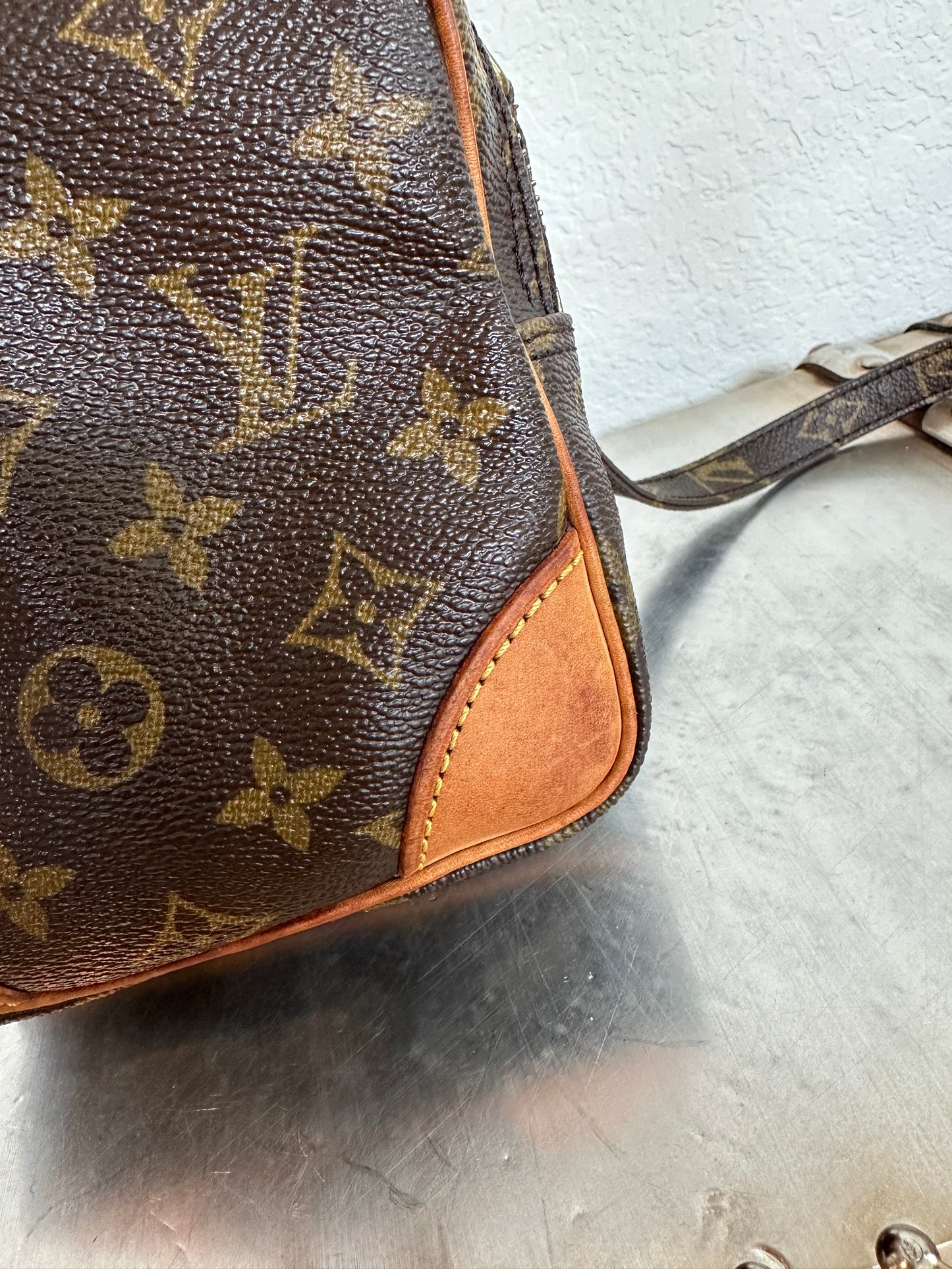 Pre-owned Authentic Louis Vuitton Amazon Monogram Crossbody Bag