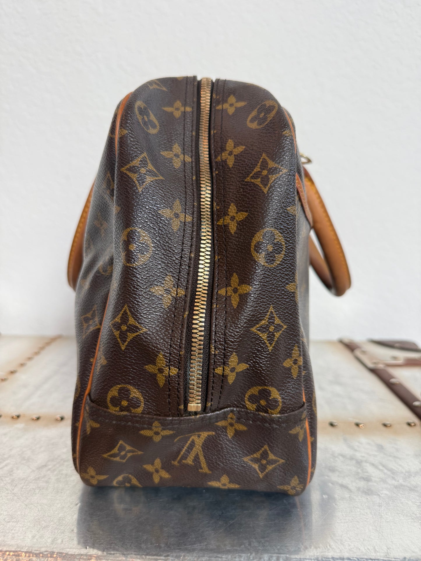 Pre-owned Authentic Louis Vuitton Deauville Monogram Handbag