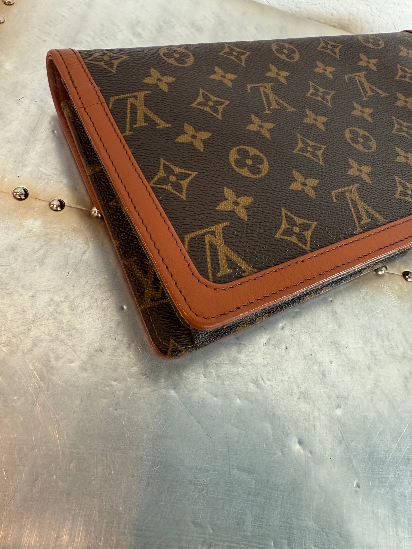 Pre-owned Authentic Louis Vuitton Monogram Dame Clutch Handbag