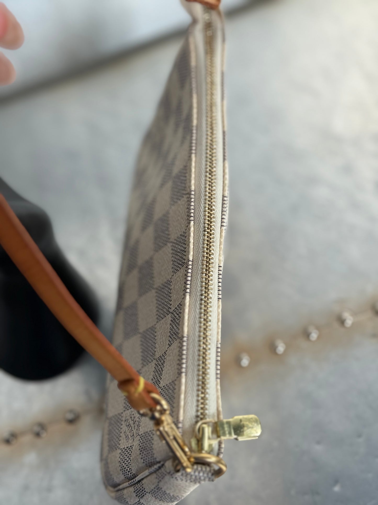 Pre-owned Louis Vuitton Pochette Accessoires Damier Azur Shoulder / Handbag