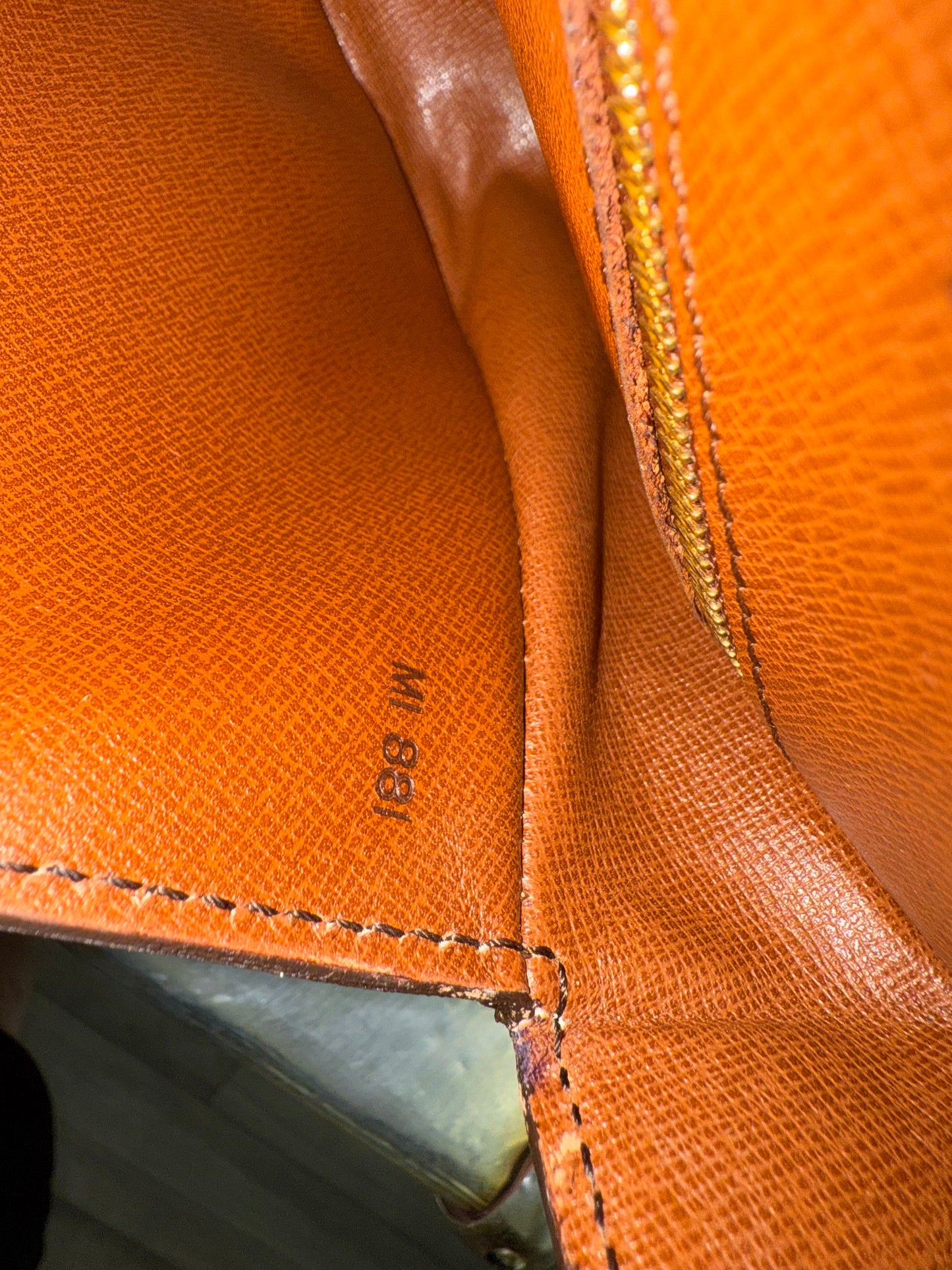 Pre-owned Authentic Louis Vuitton Saint Cloud MM Monogram Shoulder / Crossbody Bag