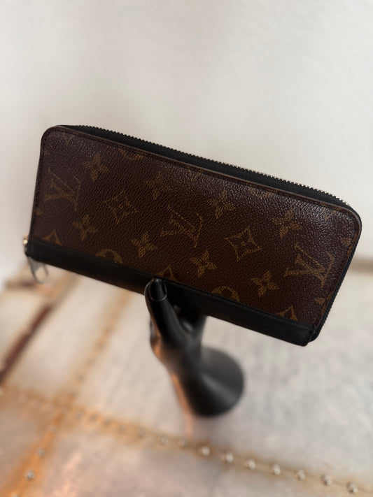 Pre-owned Authentic Louis Vuitton Macassar Vertical Zippy Monogram Wallet