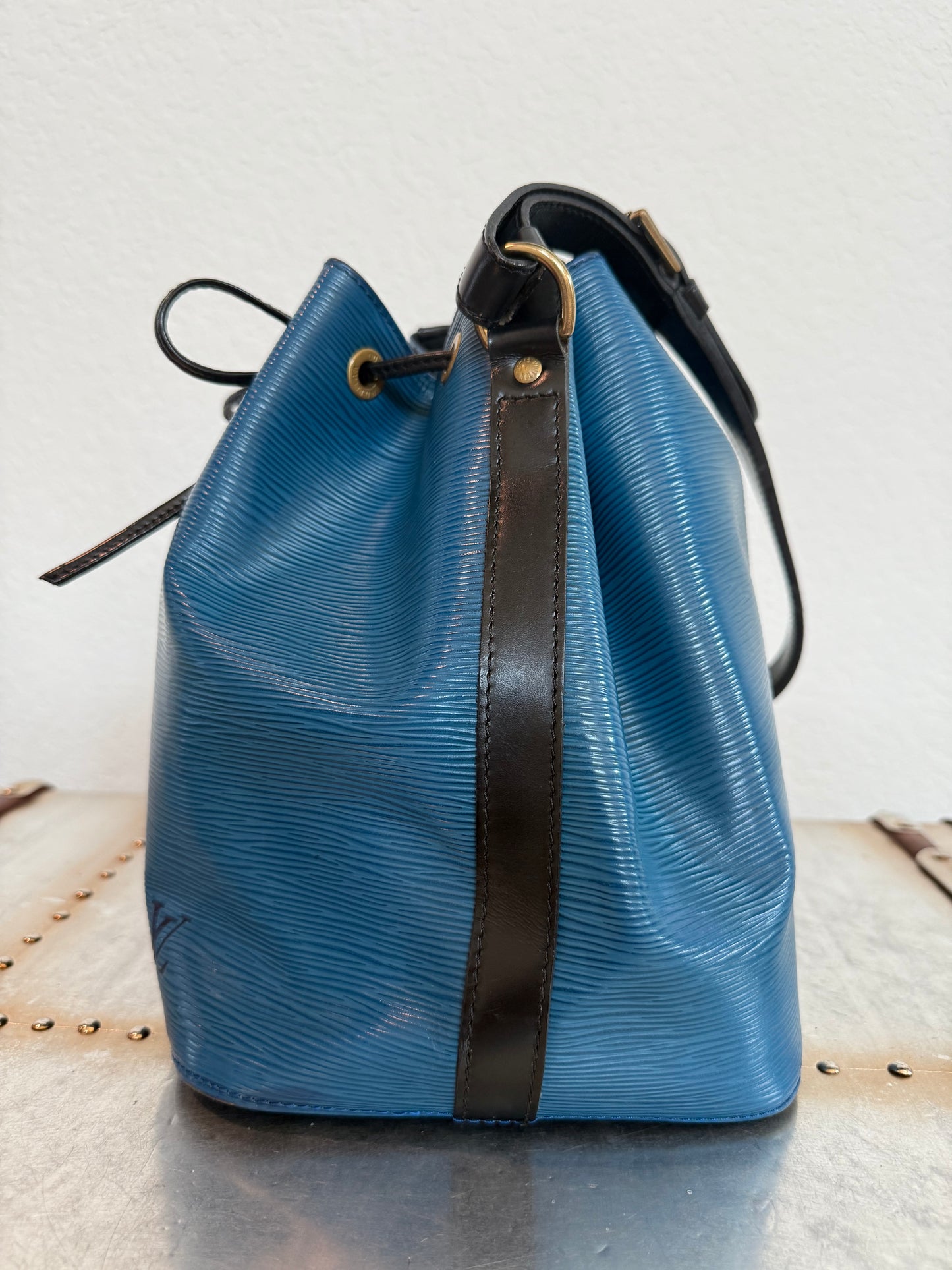 Pre-owned Authentic Louis Vuitton Petite Noe Epi Shoulder Bag