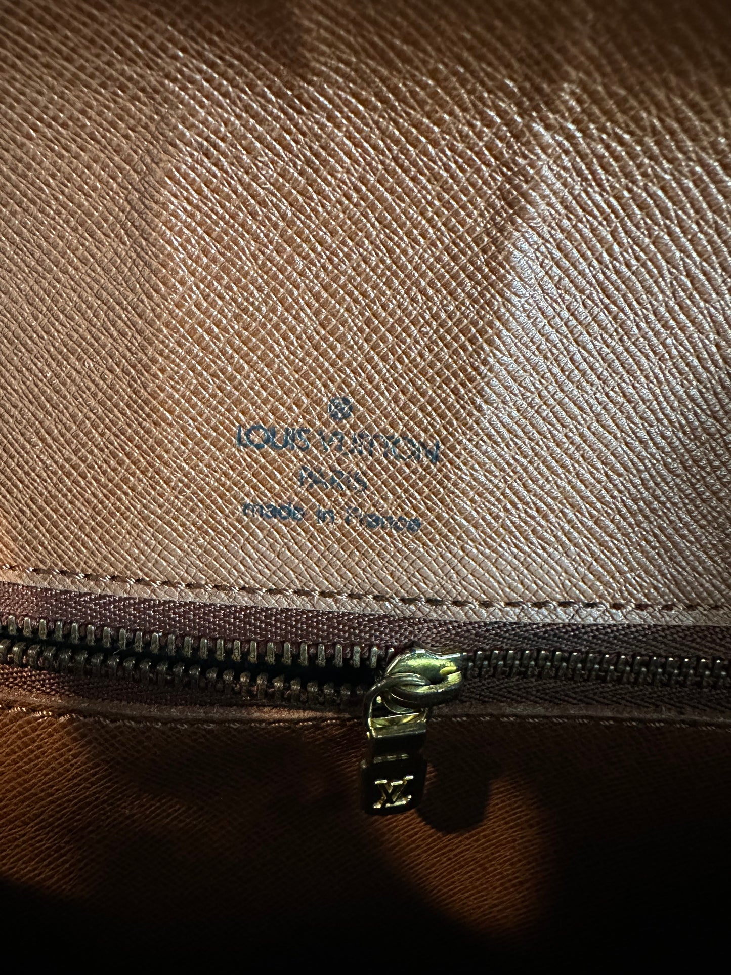 Pre-owned Authentic Louis Vuitton Saint Cloud GM Monogram Crossbody Bag