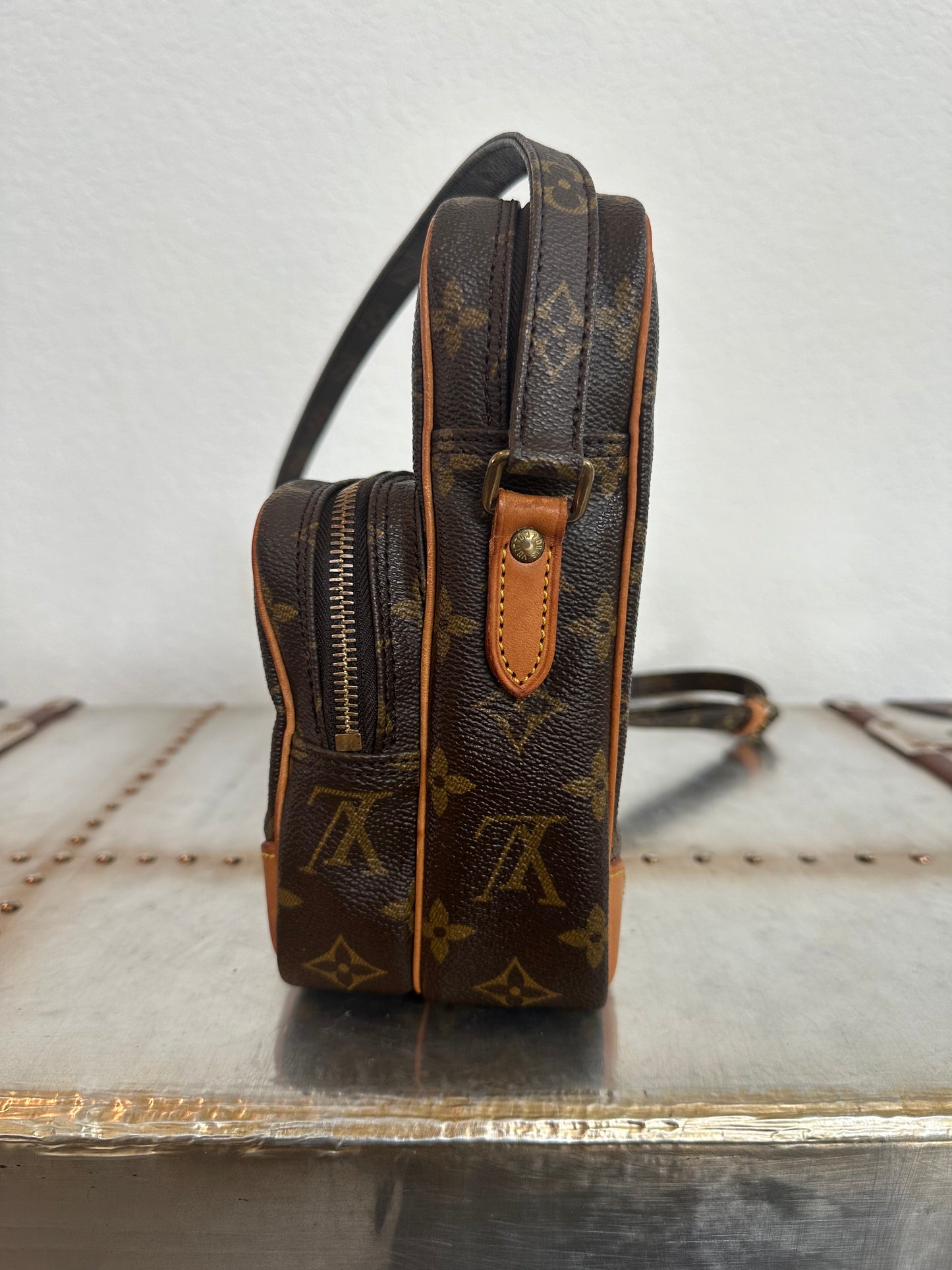 Pre-owned Authentic Louis Vuitton Amazon Monogram Crossbody Bag