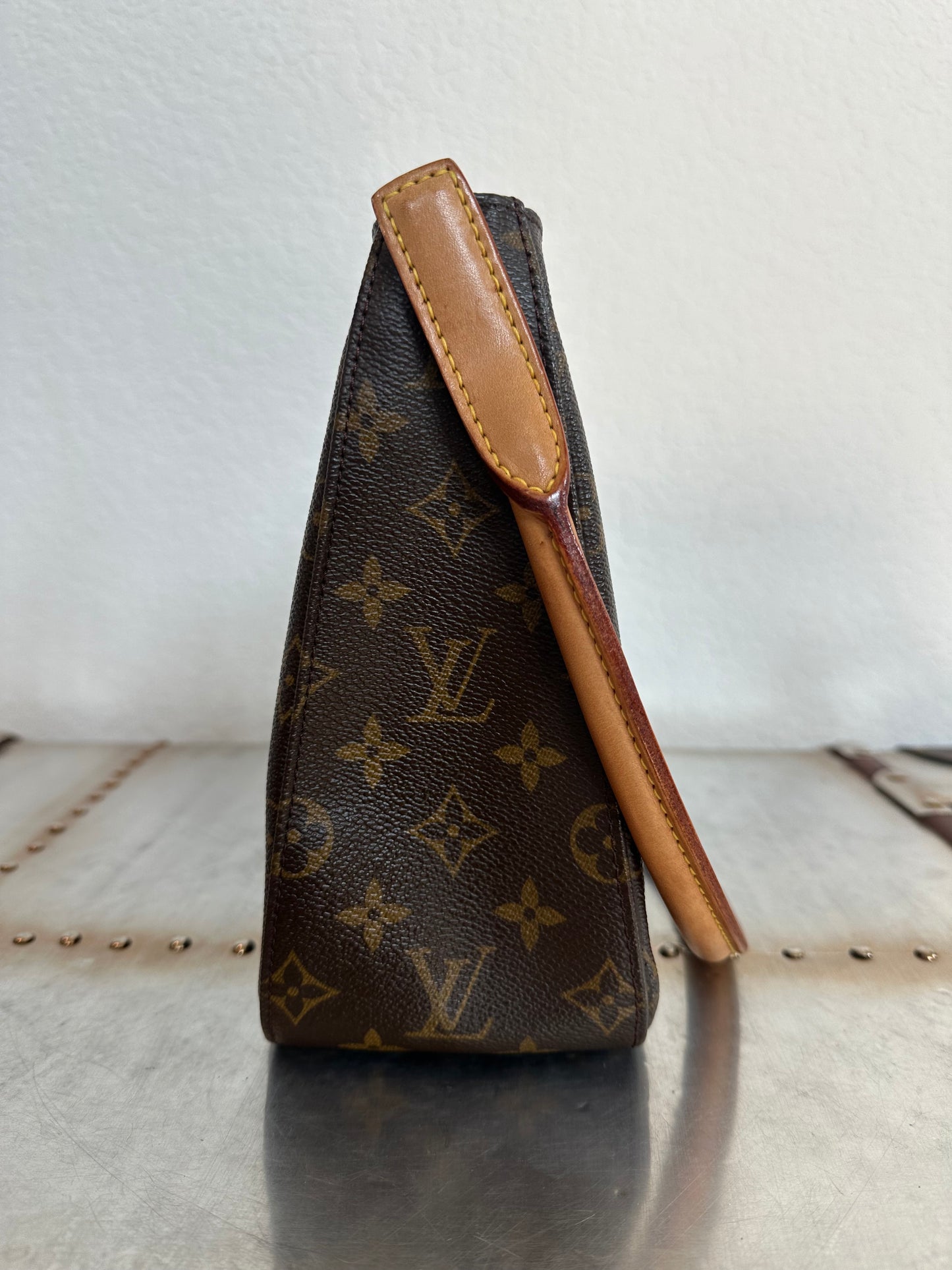 Pre-owned Authentic Louis Vuitton Looping MM Monogram Shoulder Bag