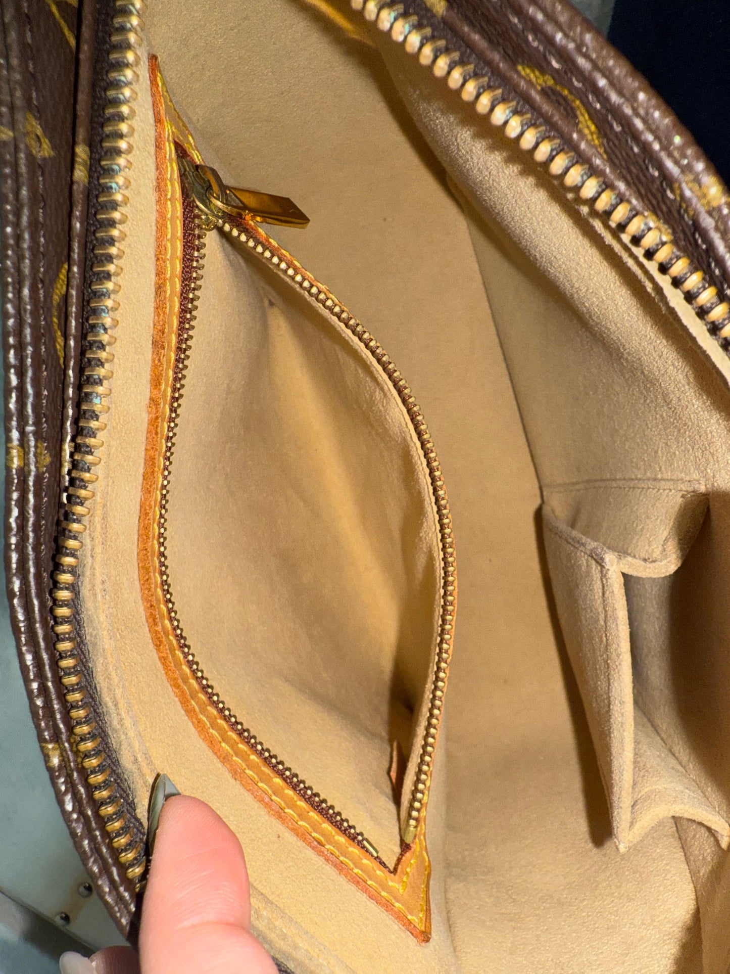 Pre-owned Authentic Louis Vuitton Looping MM Monogram Shoulder Bag