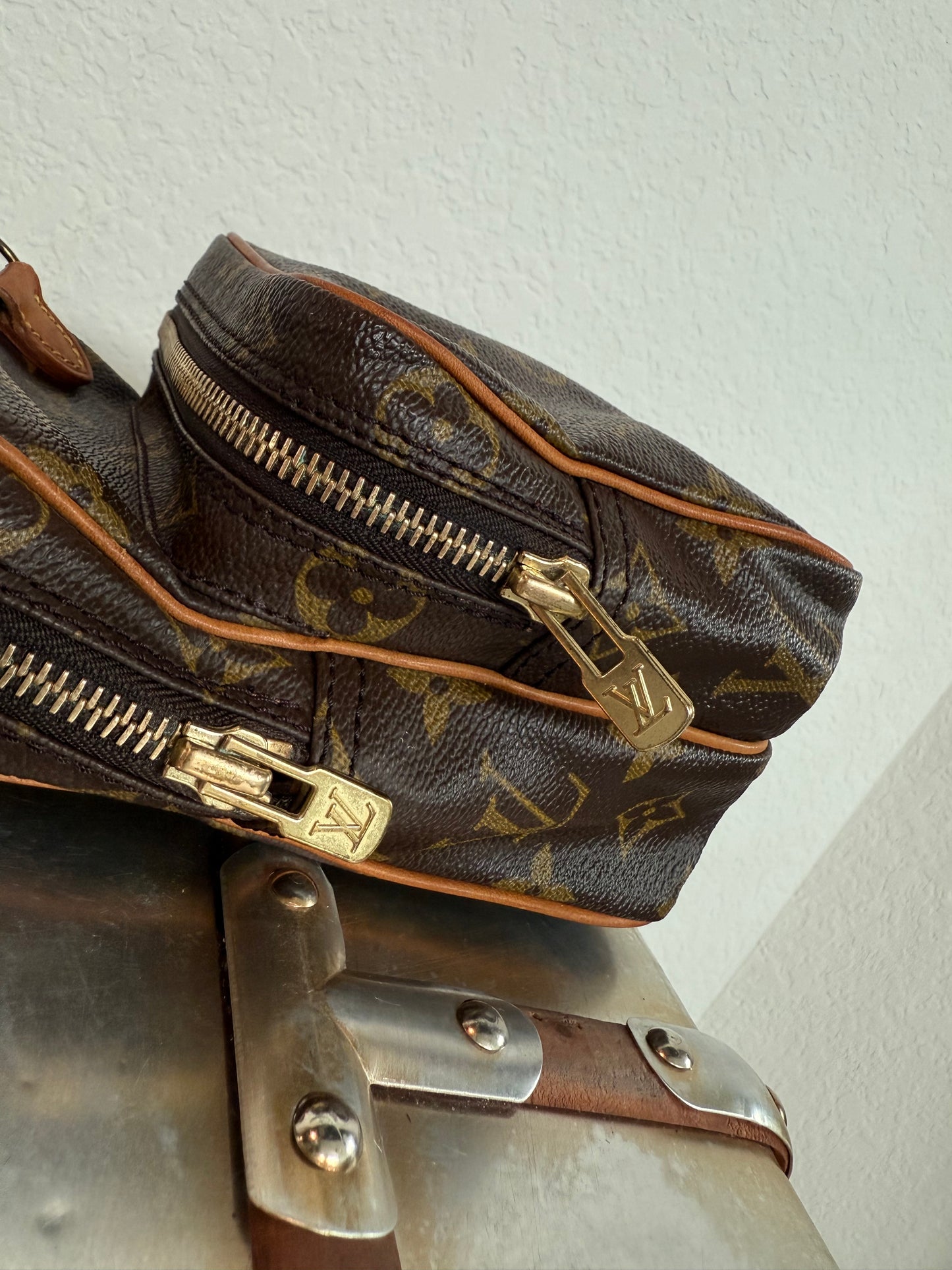 Pre-owned Louis Vuitton Mini Amazon Monogram Crossbody Bag