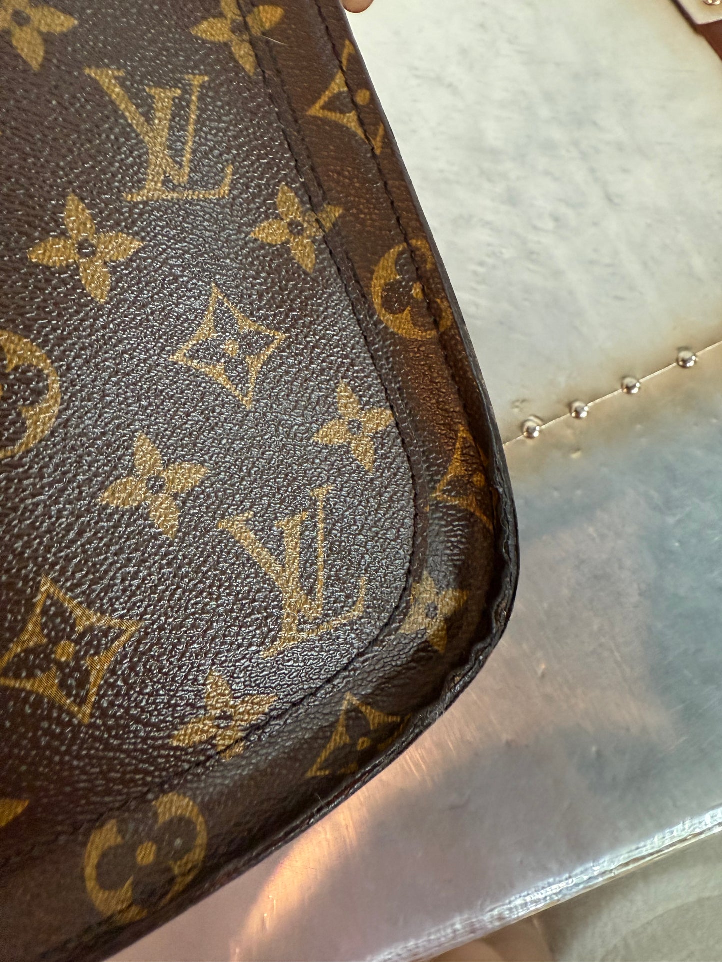 Pre-owned Authentic Louis Vuitton Saint Cloud GM Monogram Crossbody Bag