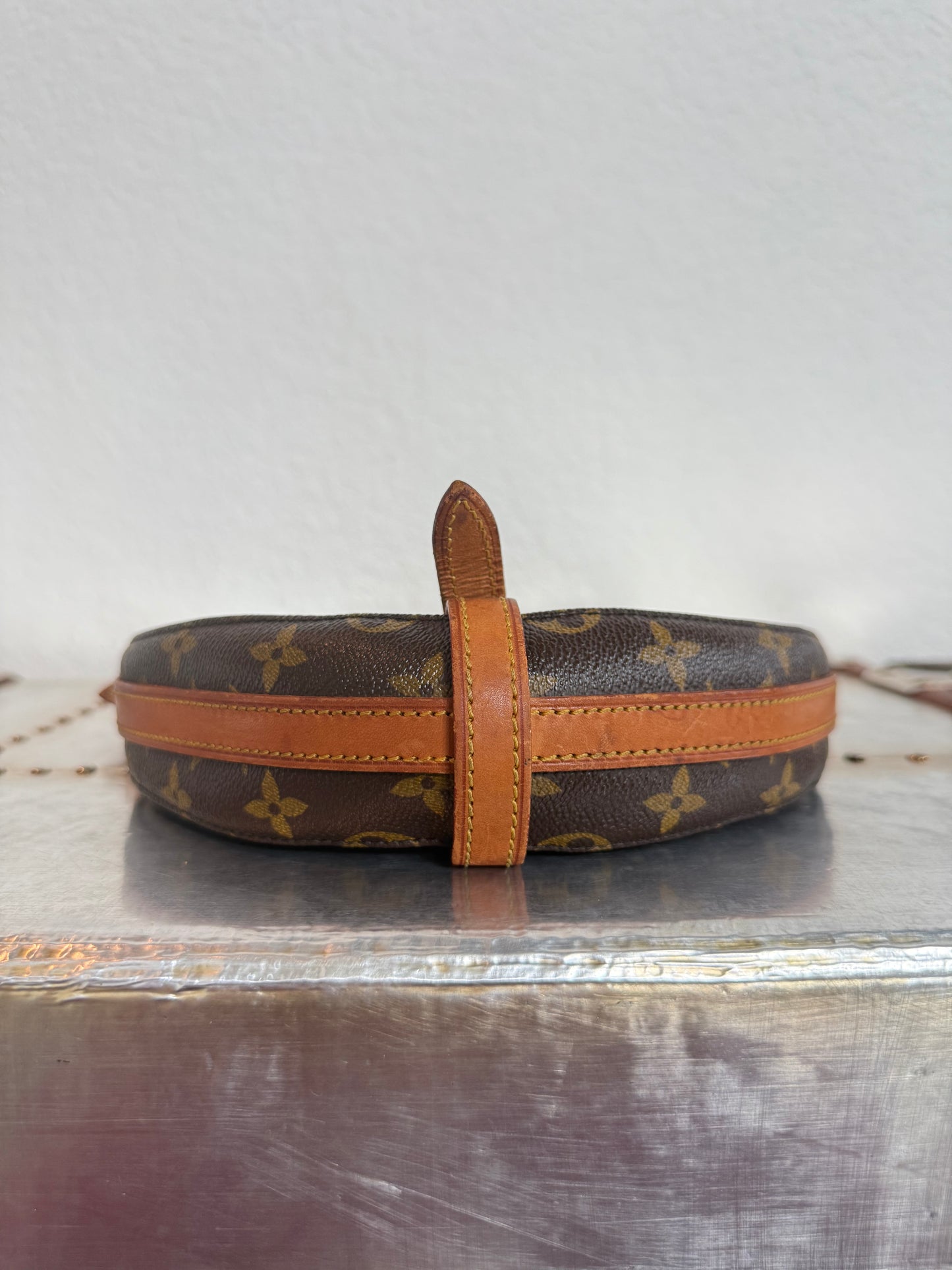 Pre-owned Authentic Louis Vuitton Chantilly MM Monogram Crossbody Bag