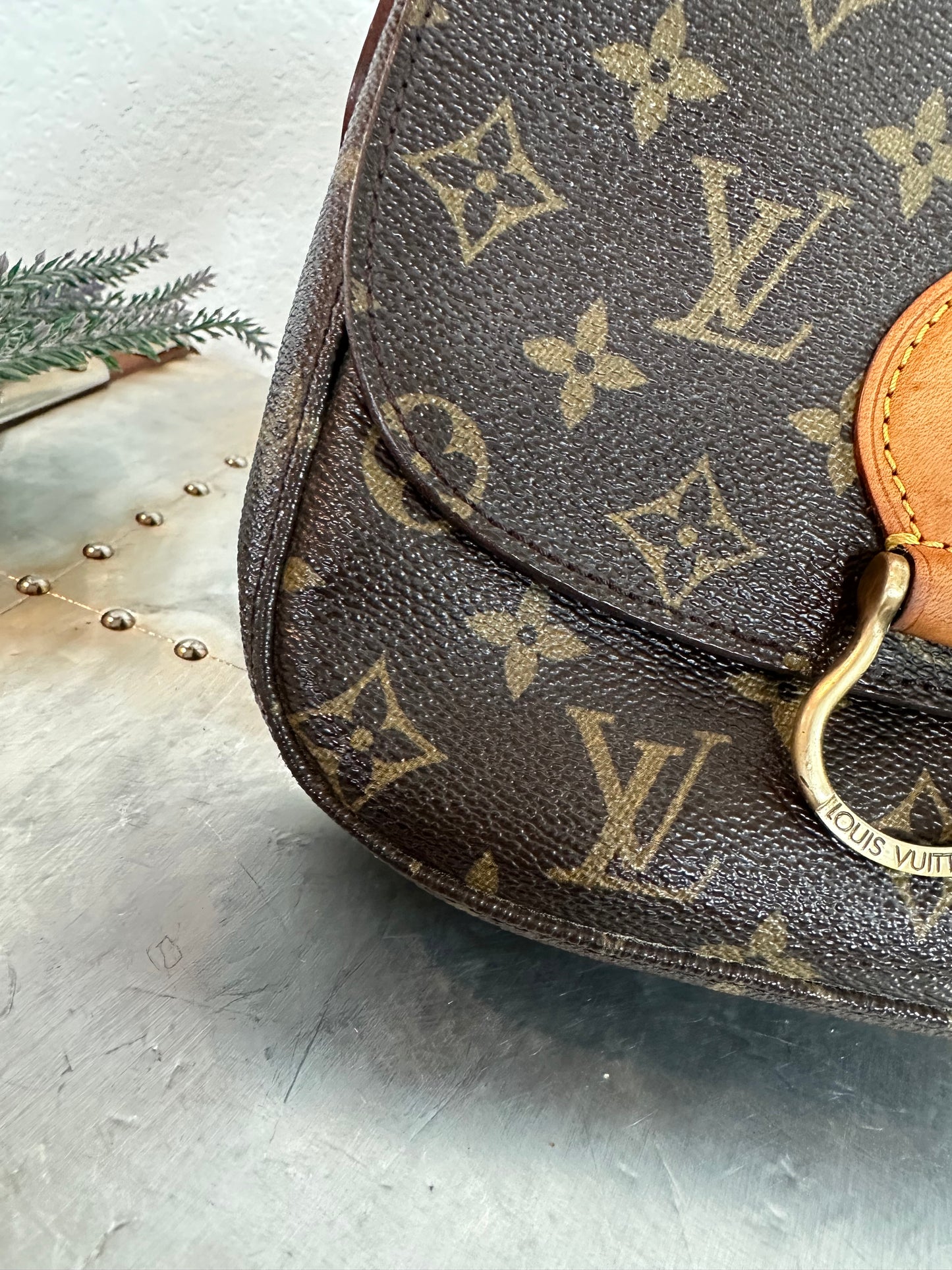 Pre-owned Authentic Louis Vuitton Saint Cloud MM Monogram Shoulder / Crossbody Bag