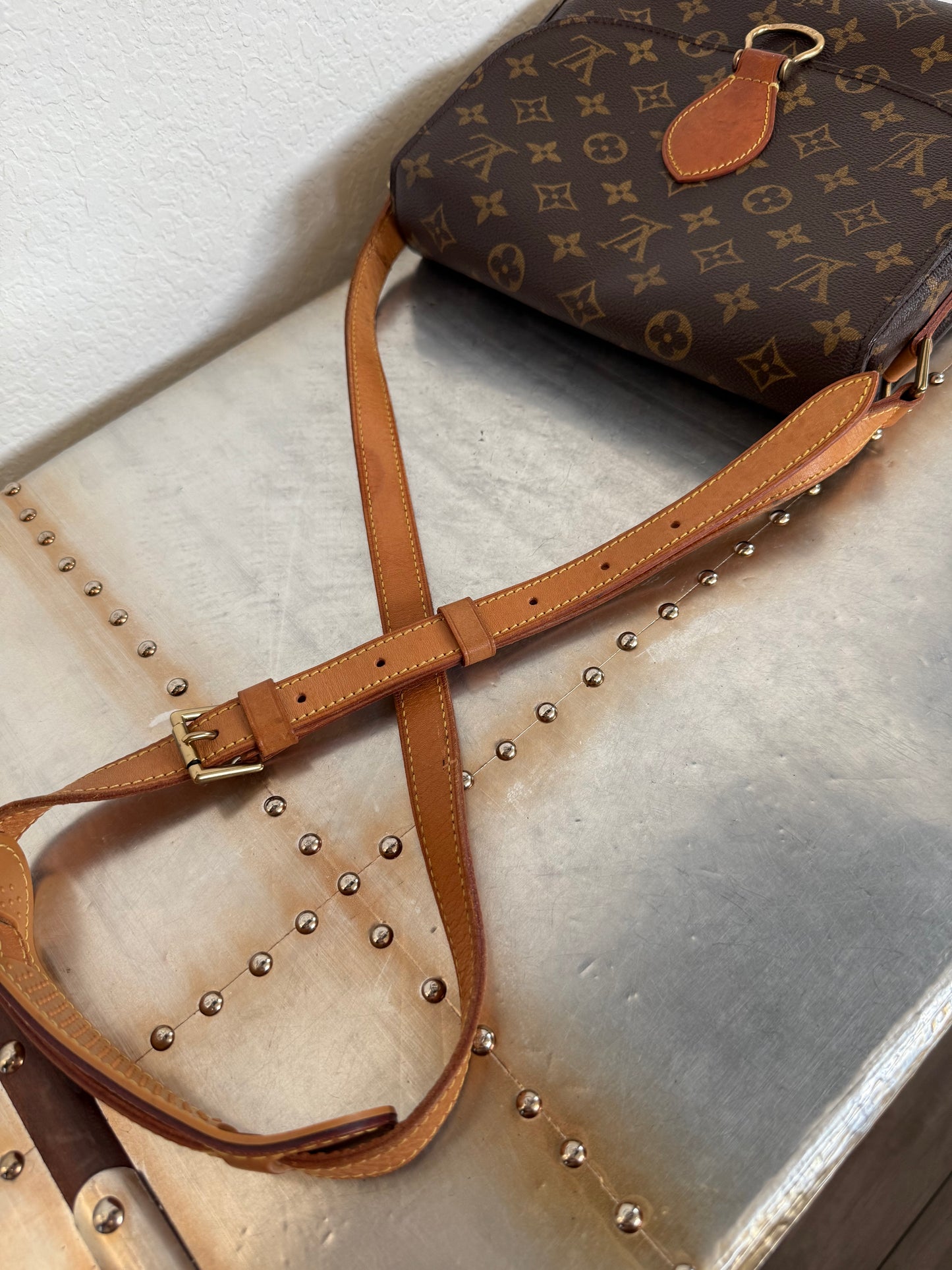 Pre-owned Authentic Louis Vuitton Saint Cloud GM Monogram Crossbody Bag