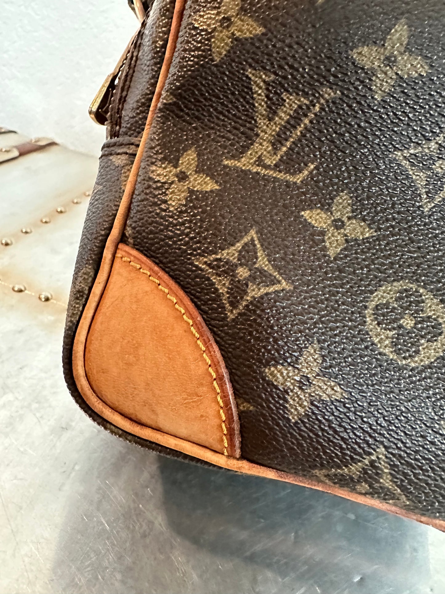 Pre-owned Authentic Louis Vuitton Amazon Monogram Crossbody Bag