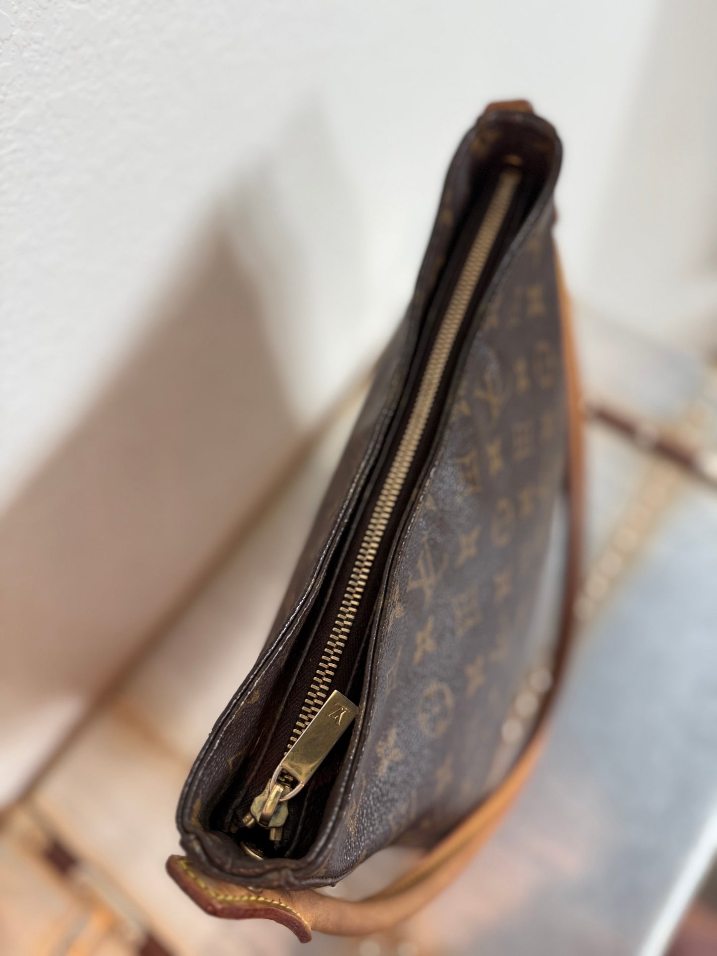 Pre-owned Authentic Louis Vuitton Looping GM Monogram Shoulder Bag