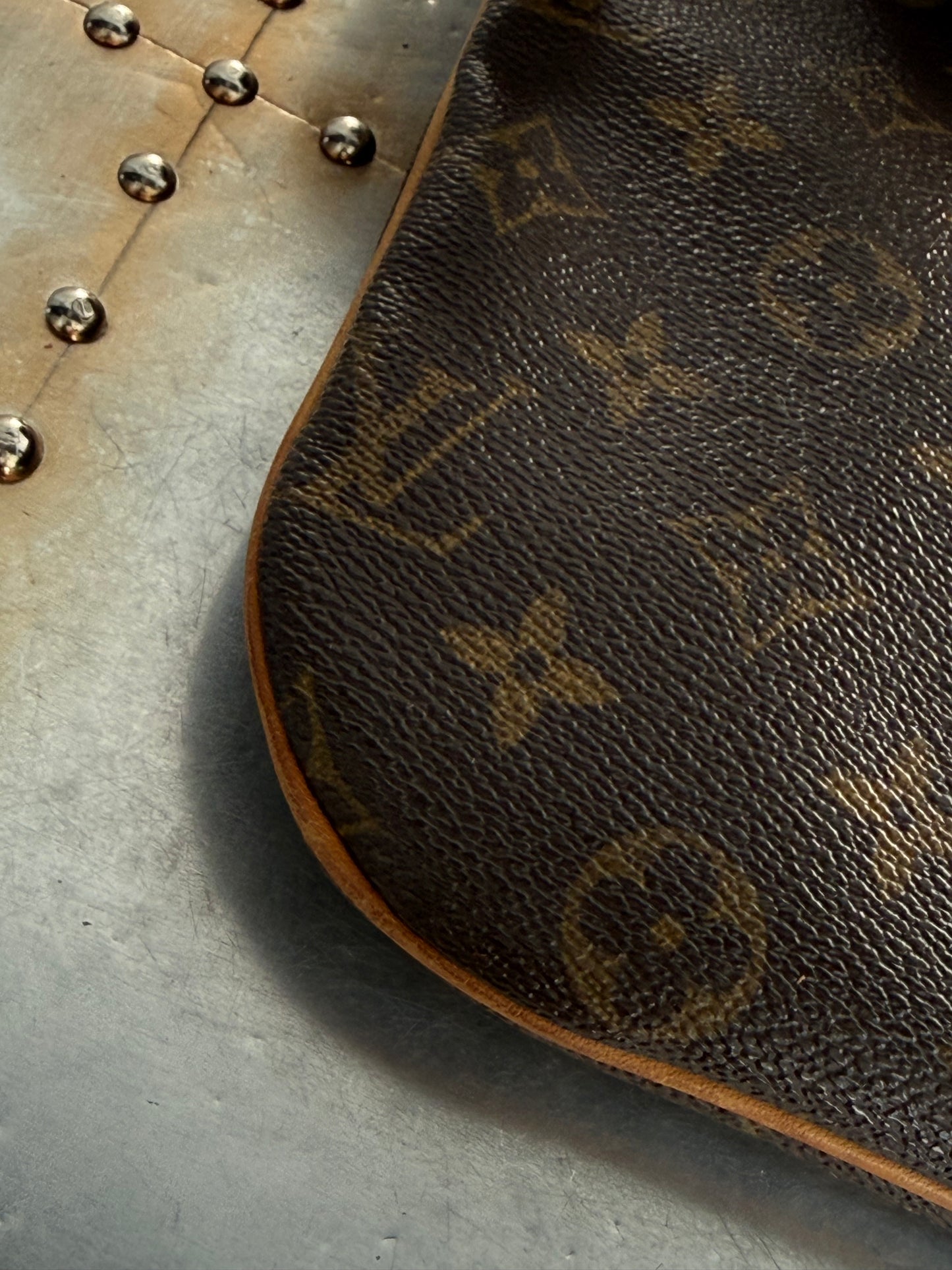 Pre-owned Authentic Louis Vuitton Pochette Bosphore Monogram Shoulder / Crossbody Bag